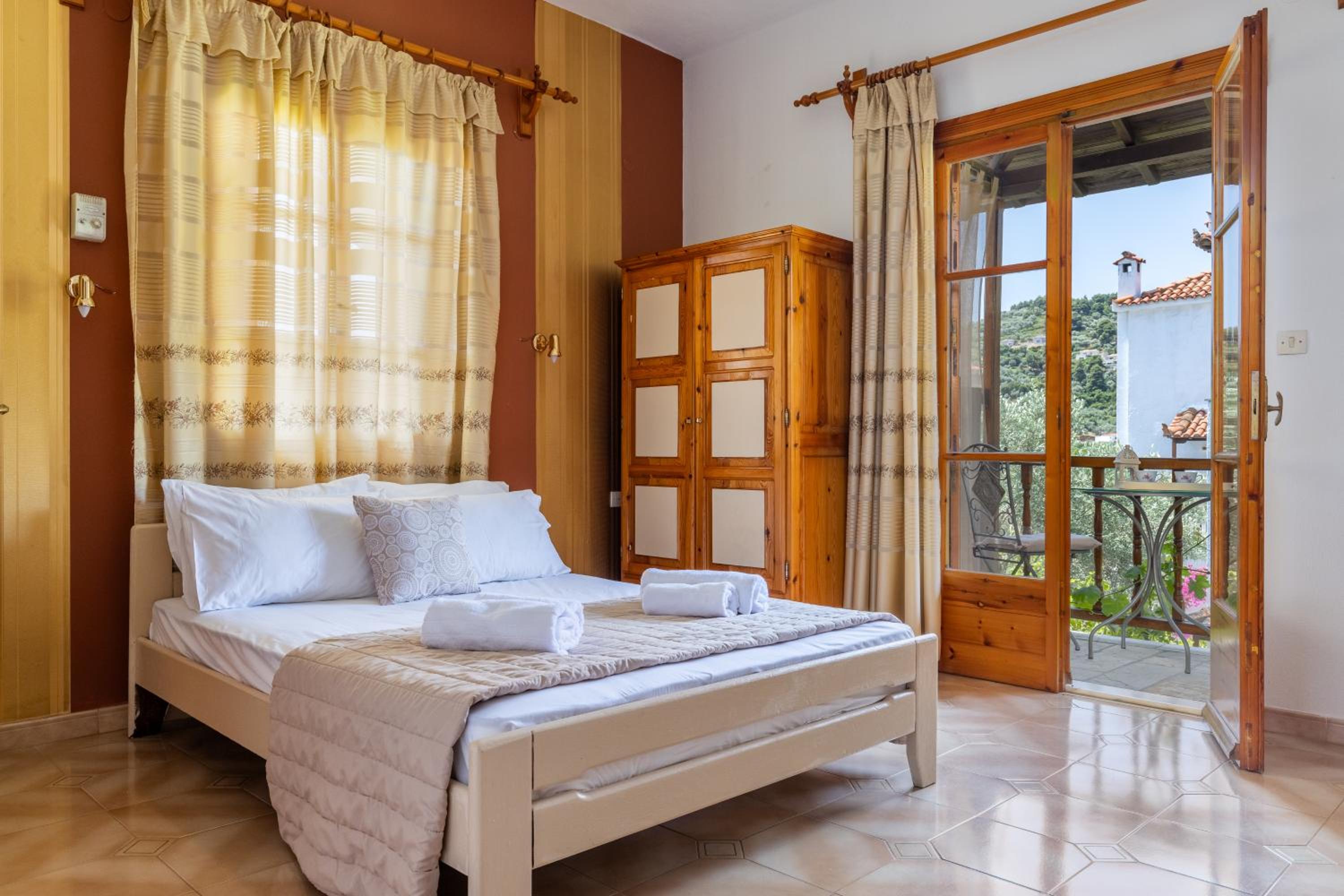 Double Room with Garden View - Photo 7