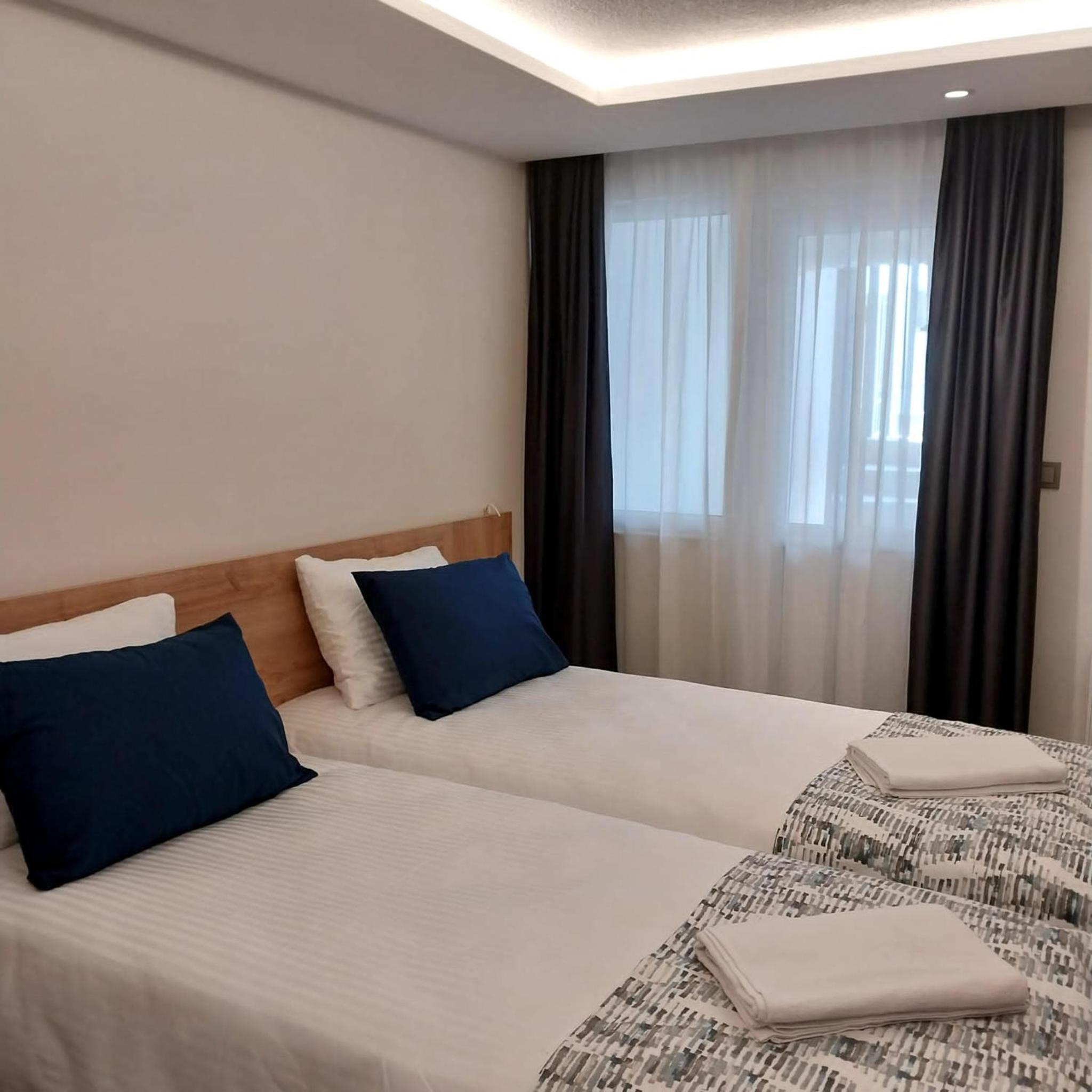 Twin Room - Photo 12