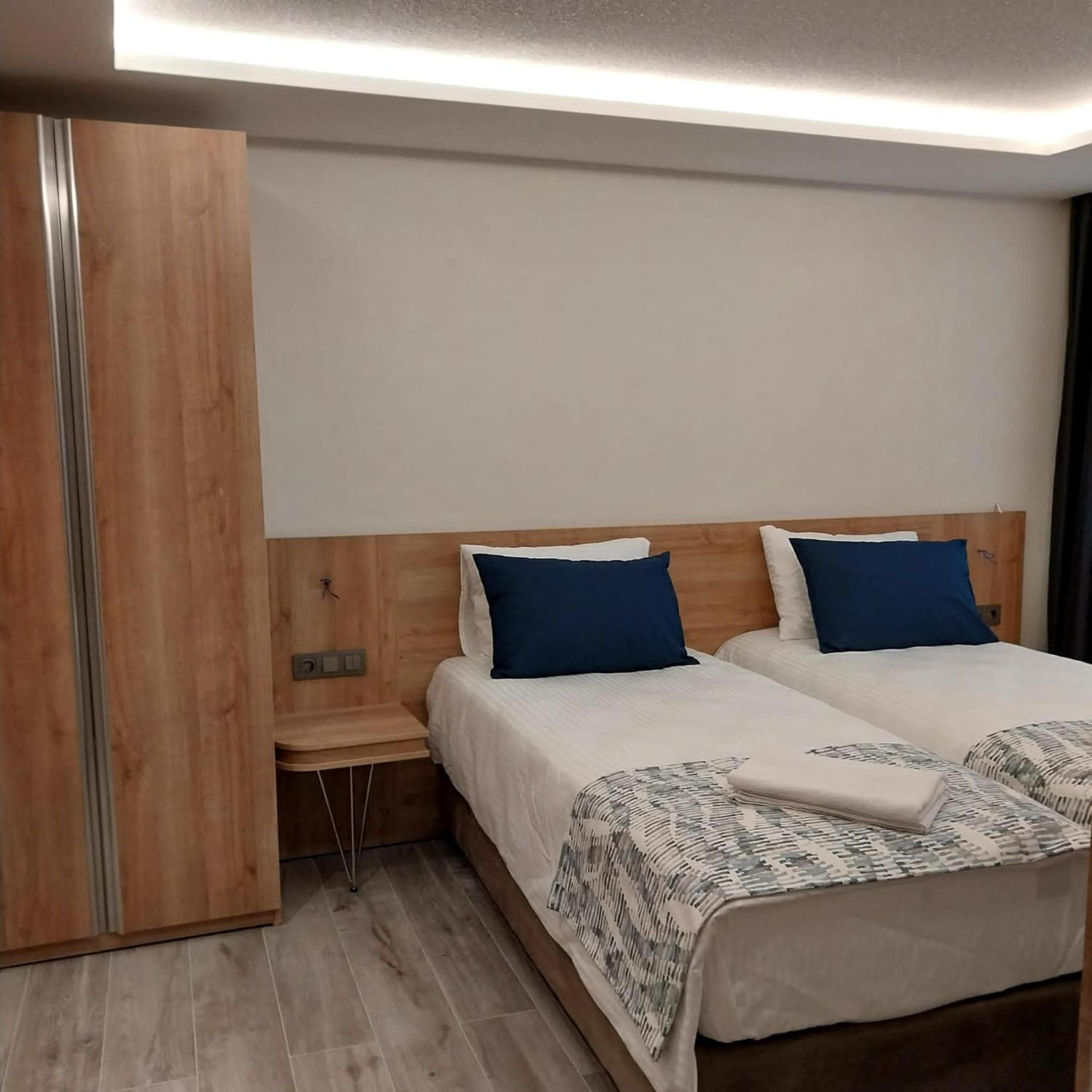 Twin Room - Photo 10