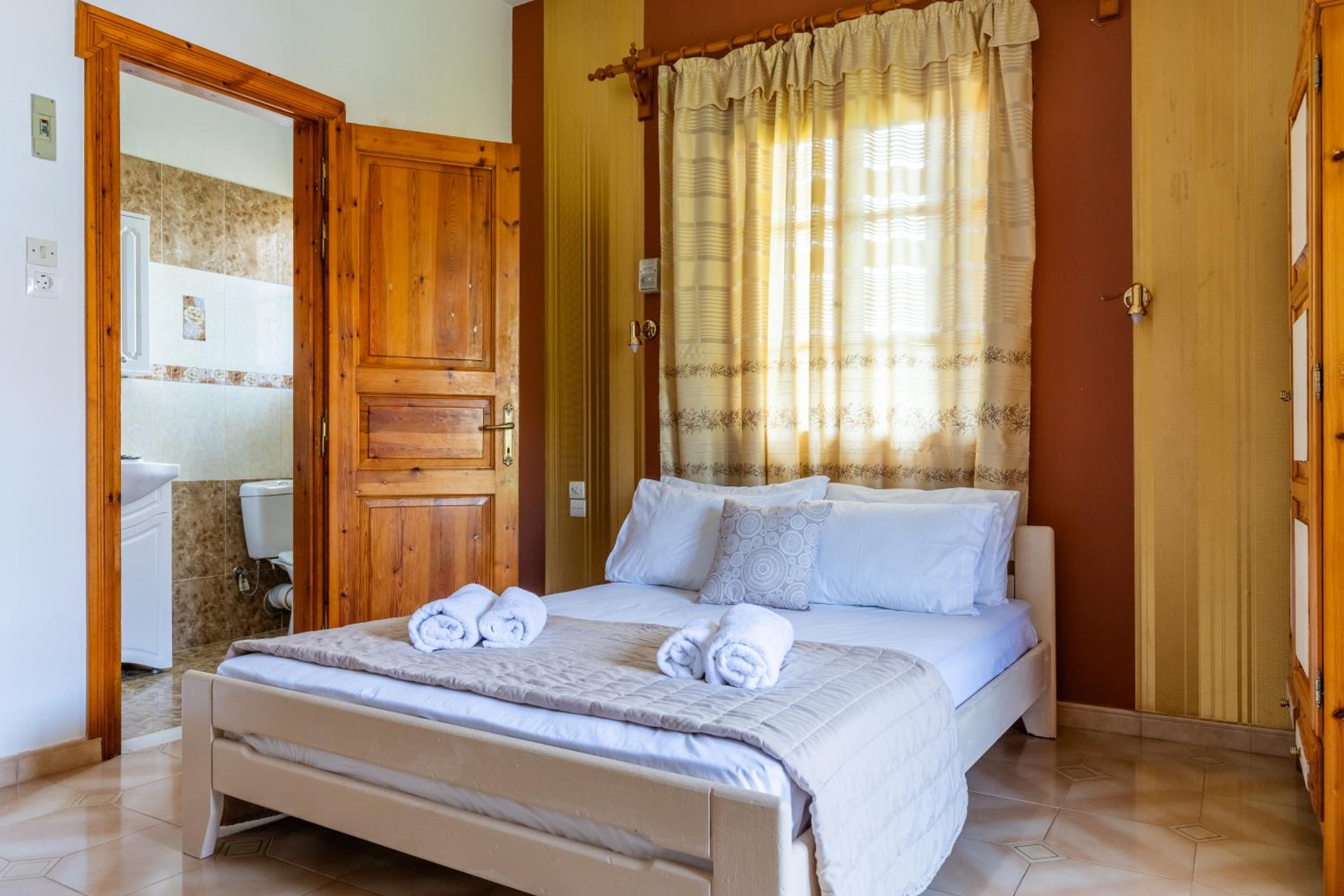 Double Room with Mountain View - Photo 7