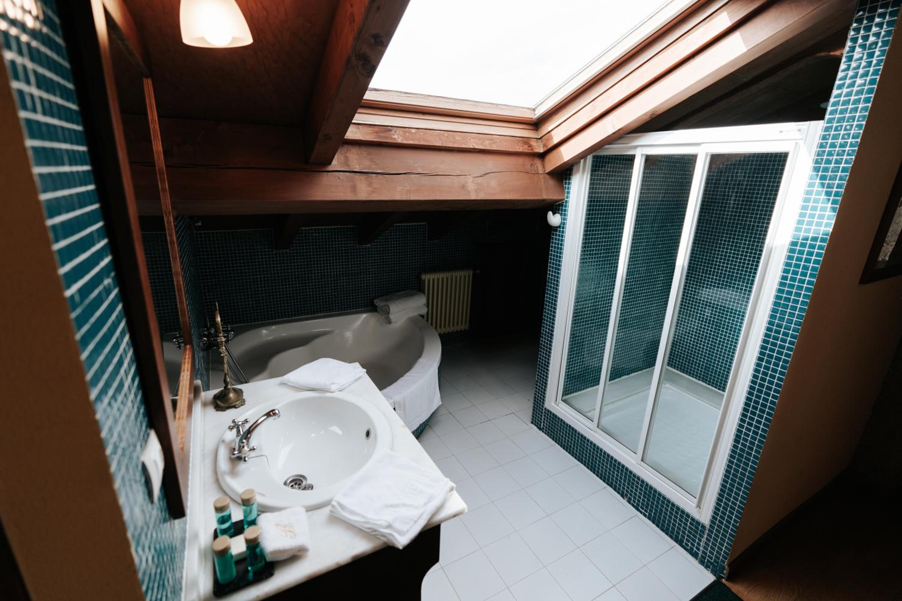Premium Double or Twin Room photo 3