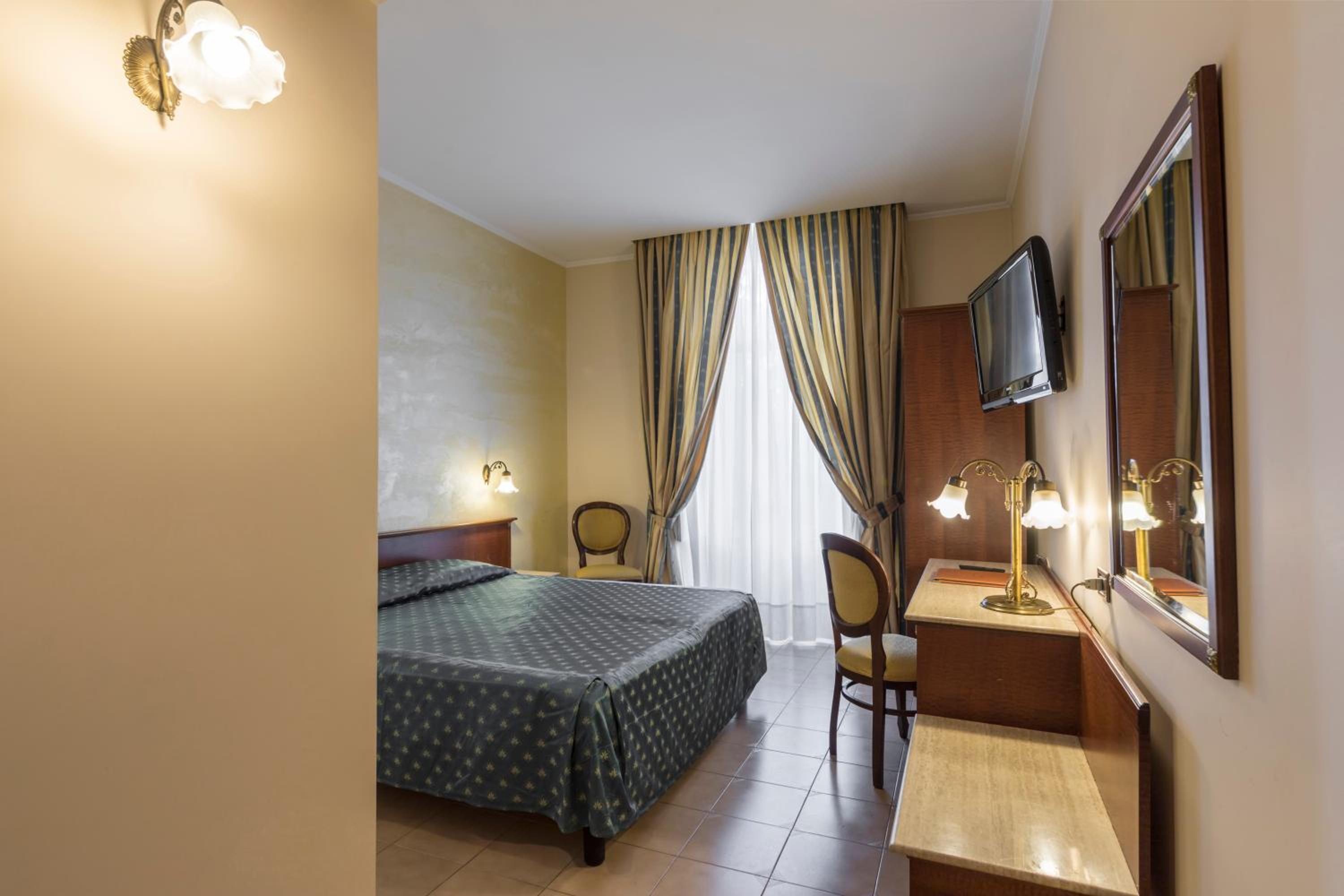 Classic Double or Twin Room with Spa Access - Photo 4