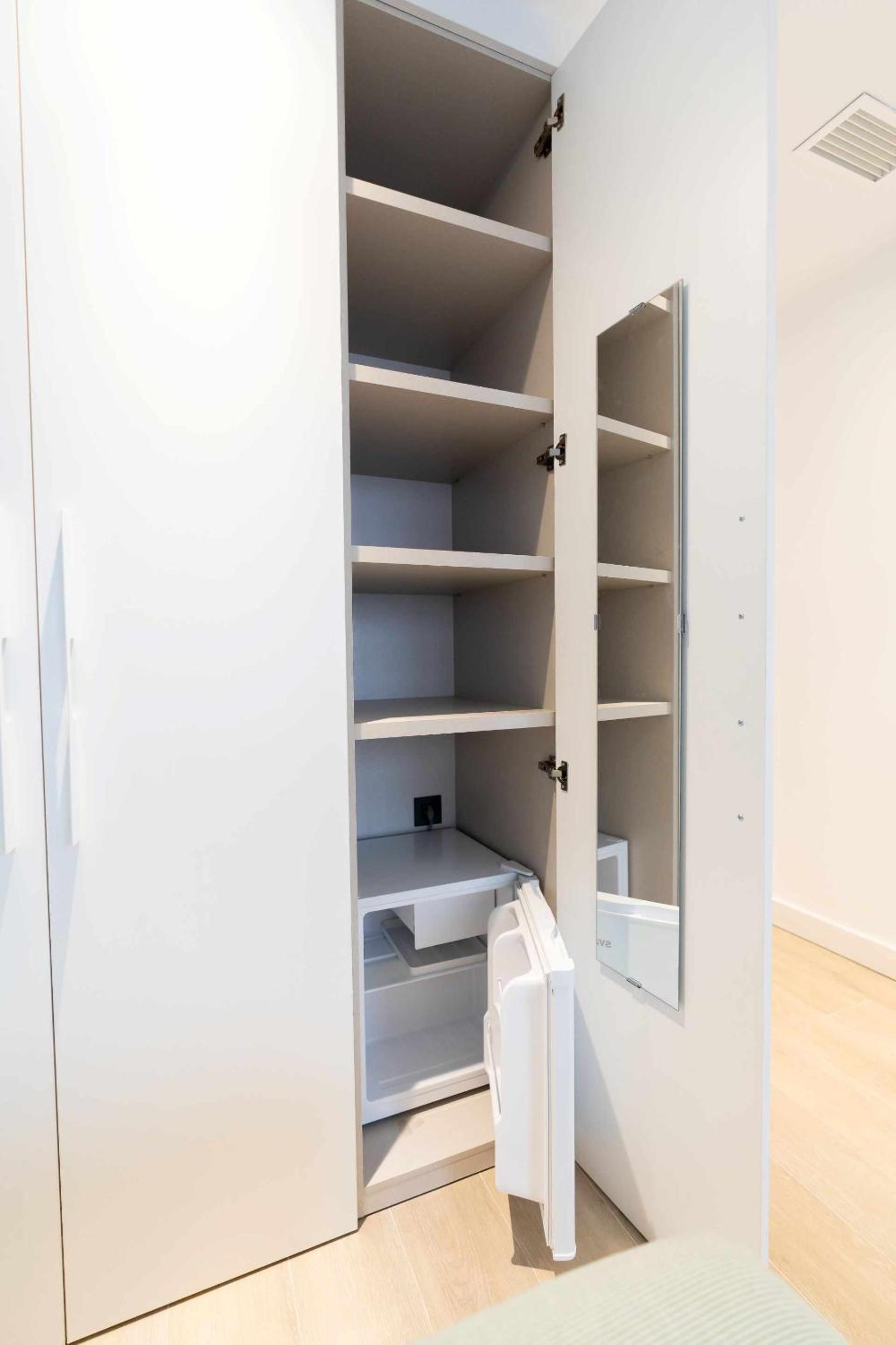 One-Bedroom Apartment photo 2