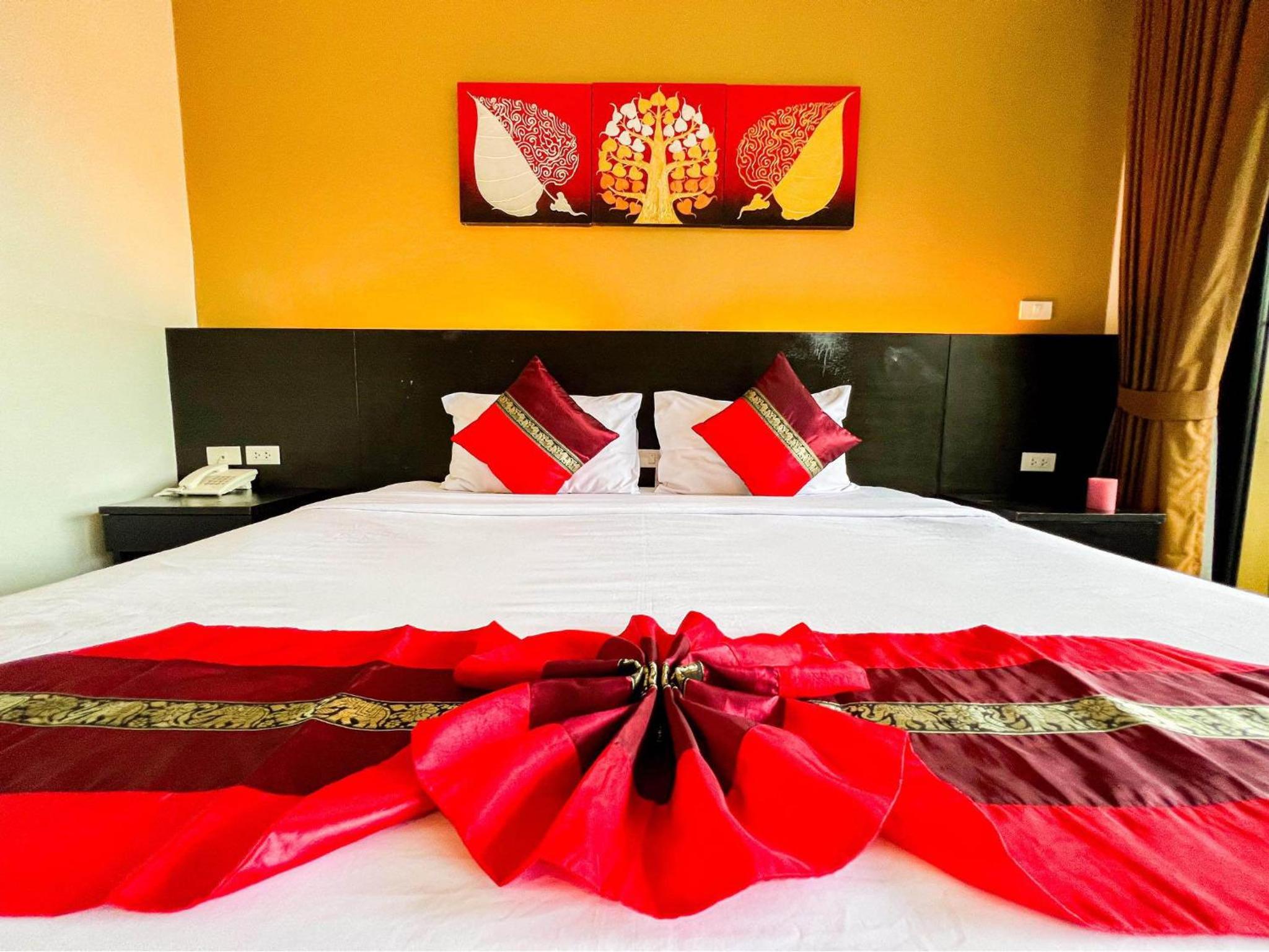 Deluxe Double Room with Balcony photo 3