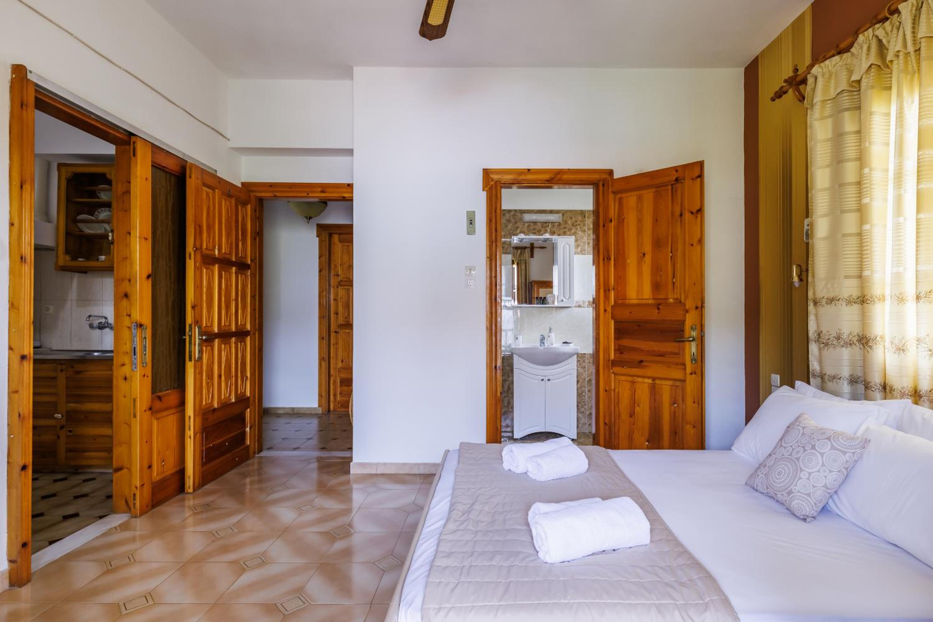 Double Room with Mountain View - Photo 5
