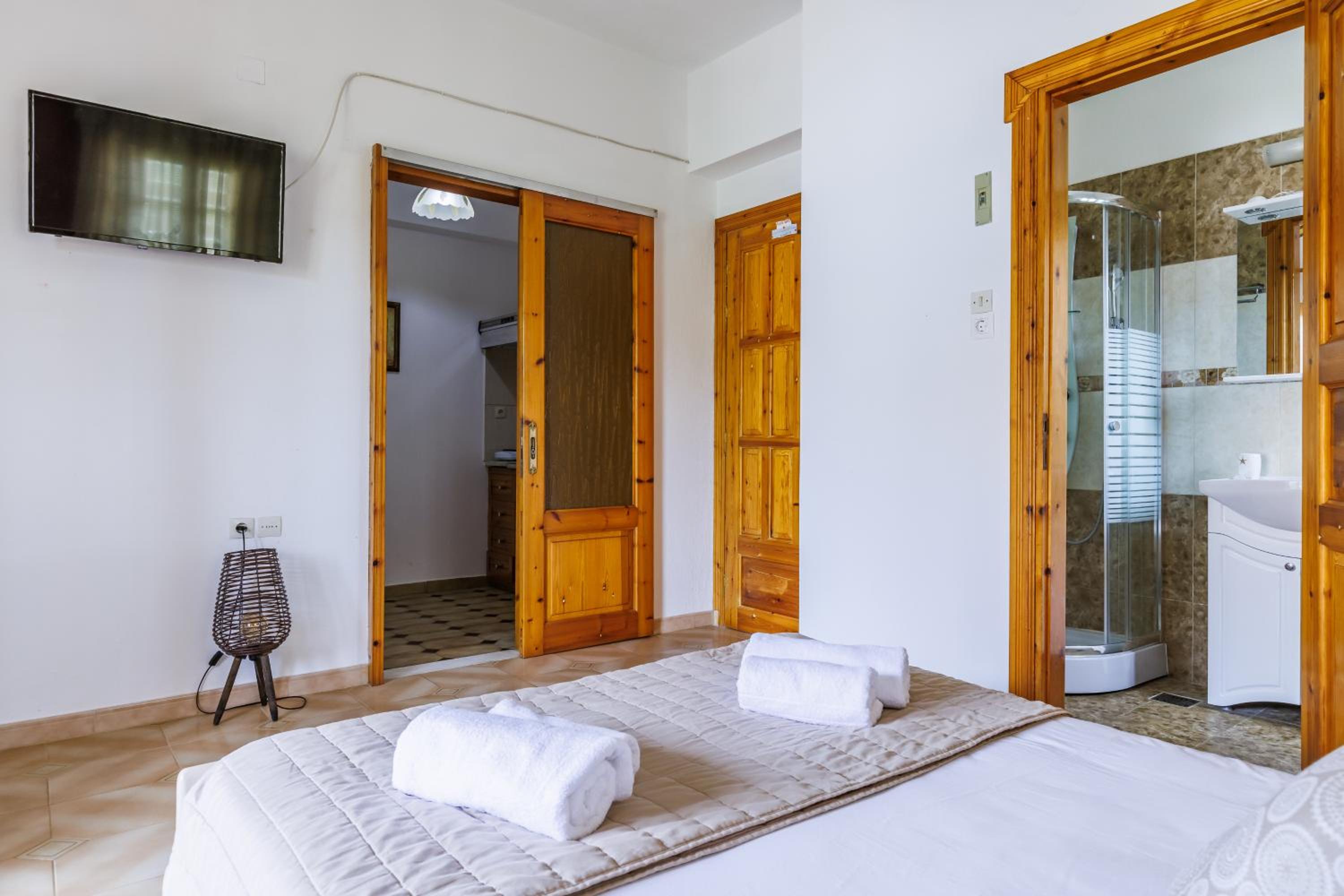 Double Room with Garden View - Photo 6