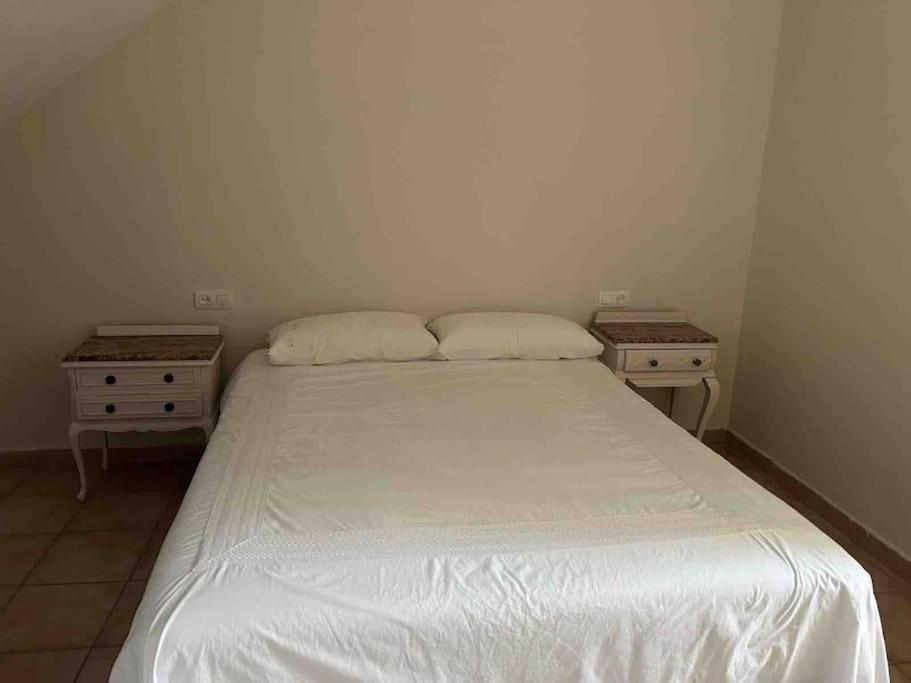 Three-Bedroom House photo 3