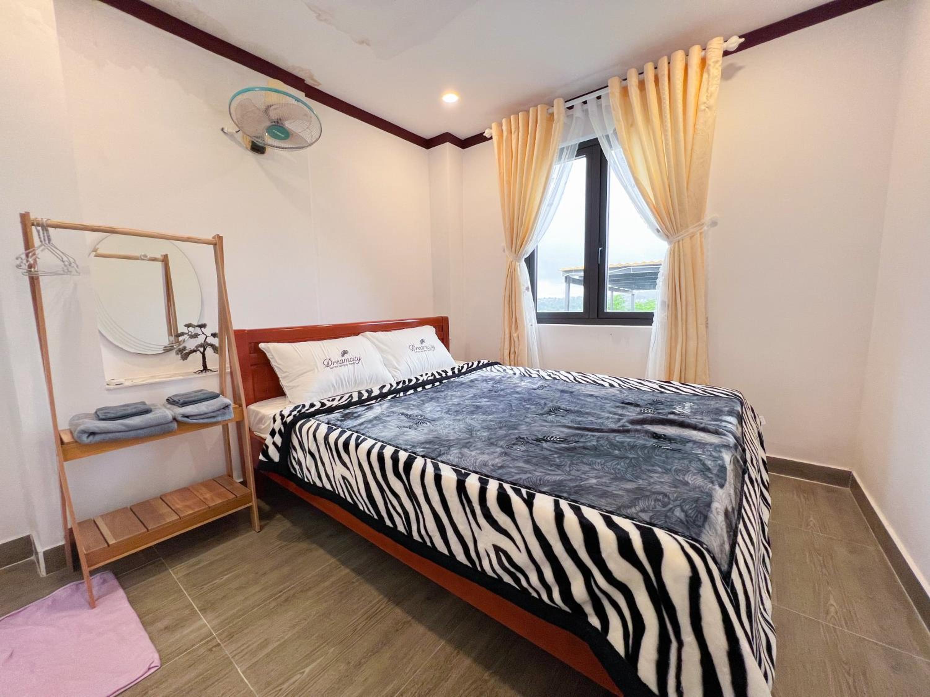 Standard Double Room with Fan - Photo 3