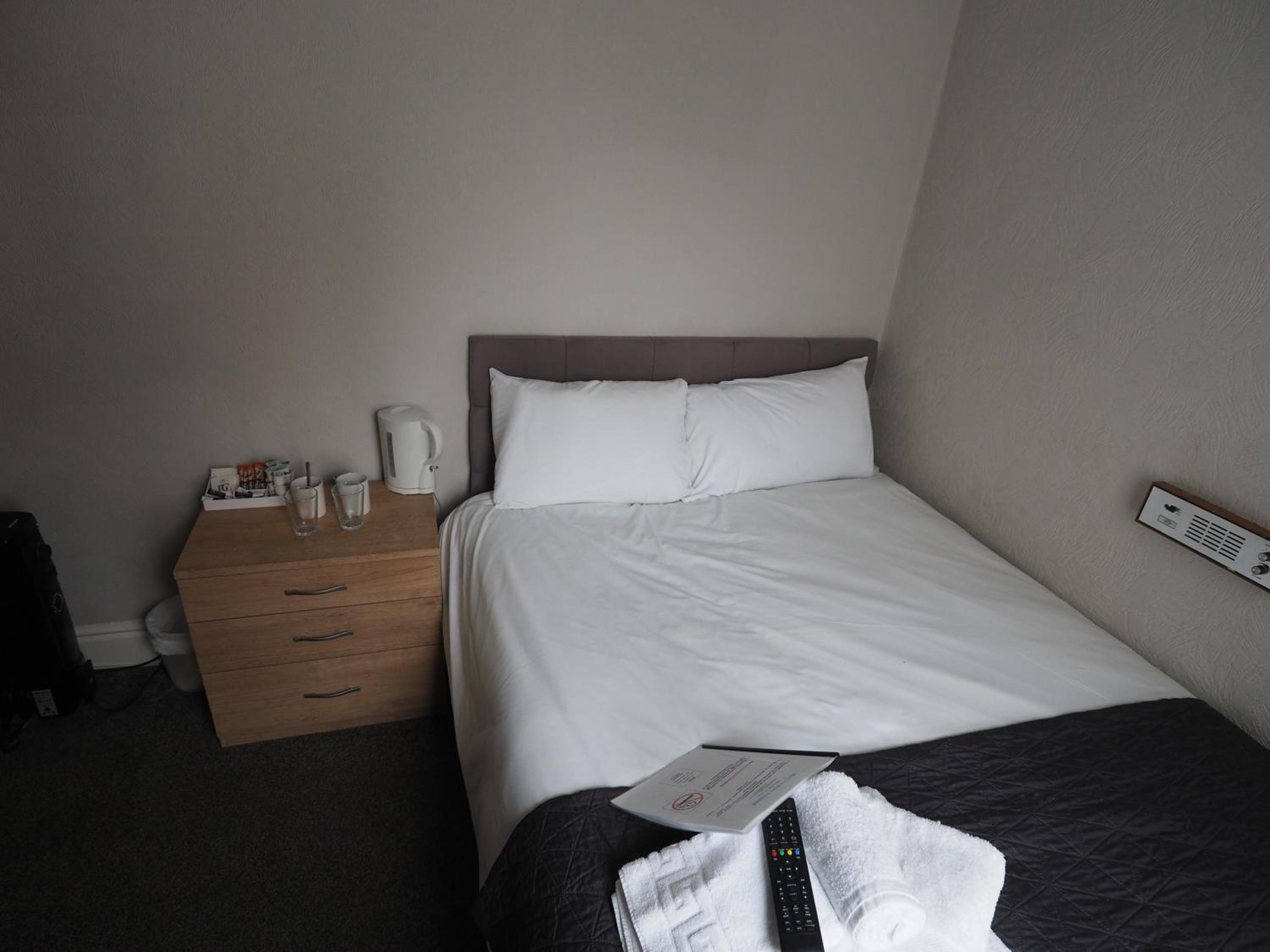 Budget Double Room photo 3