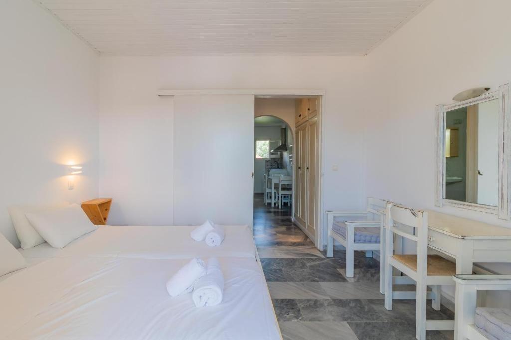 Double or Twin Room with Garden View photo 2