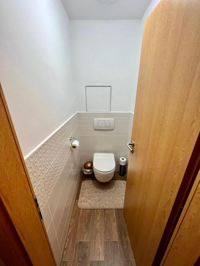 One-Bedroom Apartment - Photo 8