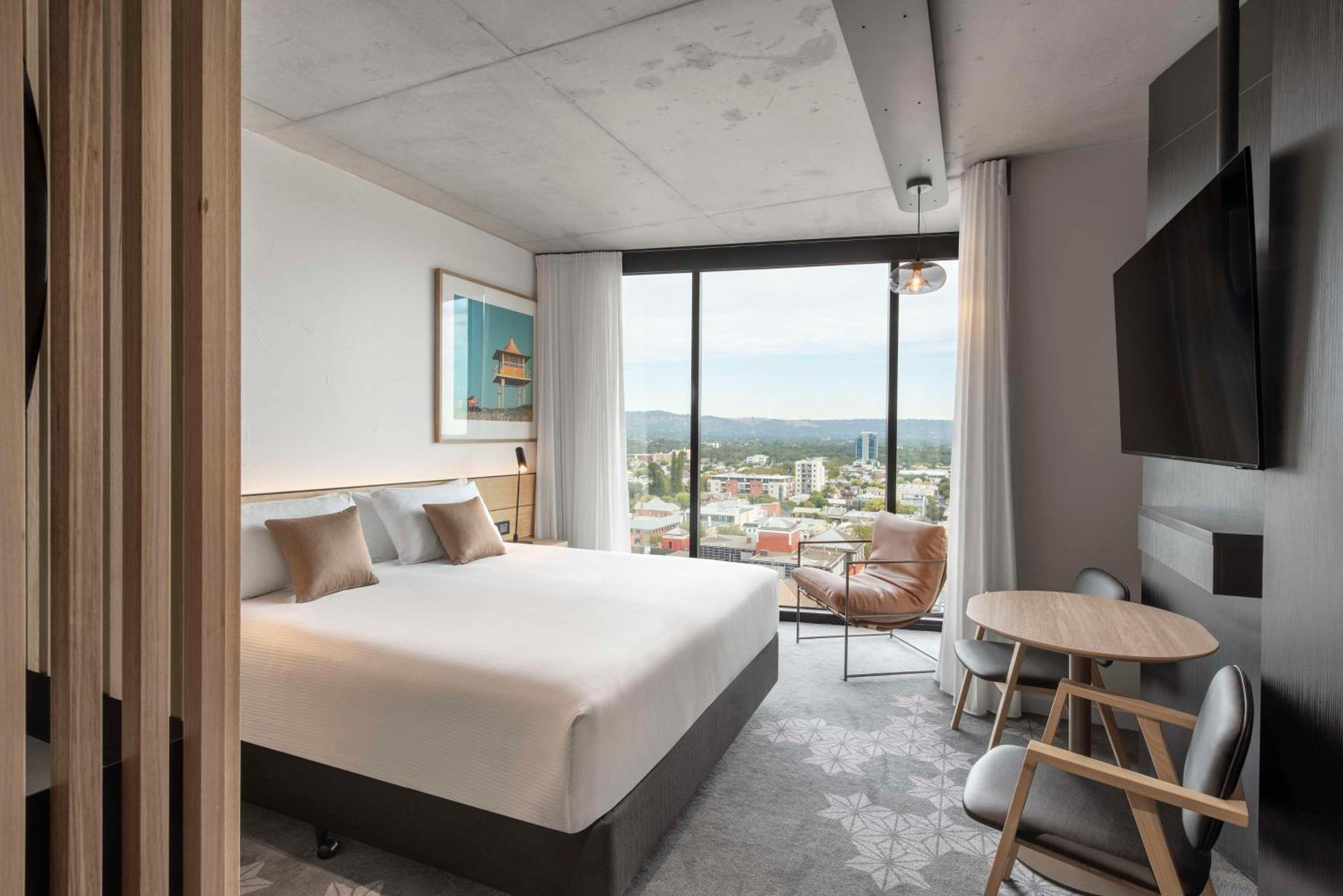 Deluxe Room King - Photo 10