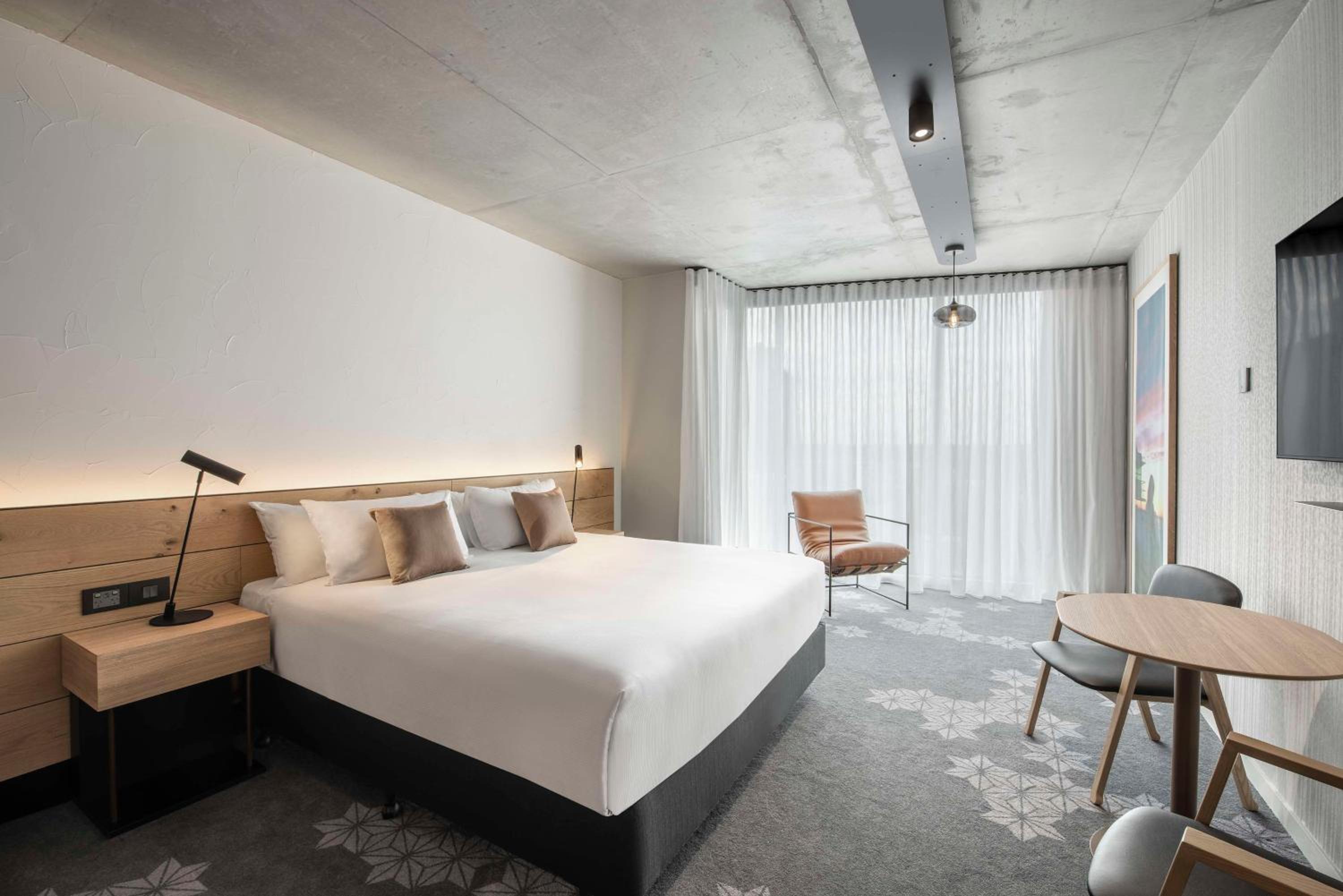 Deluxe Room King - Photo 9