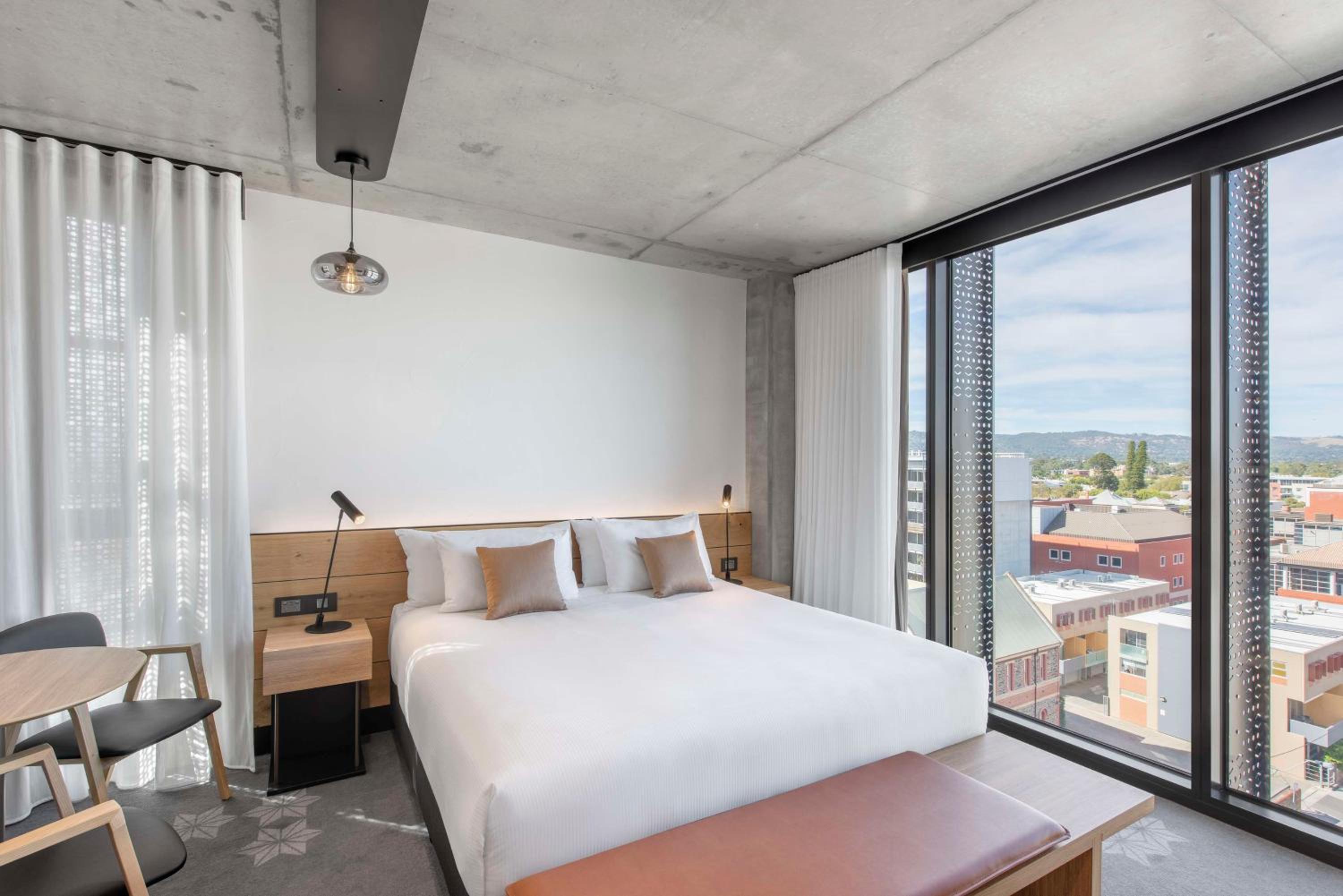 Superior King Room - Photo 7