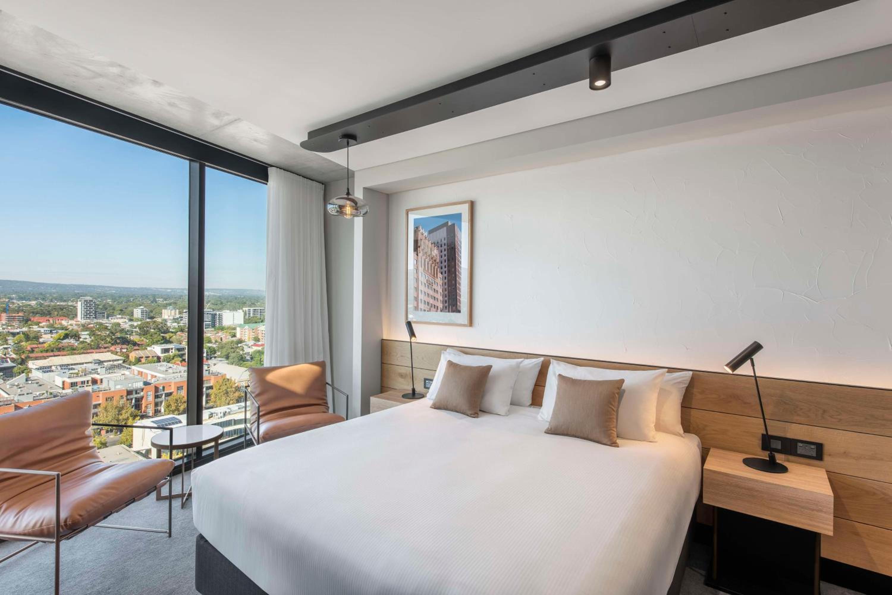 Premier Suite including nightly drink vouchers thumbnail 6