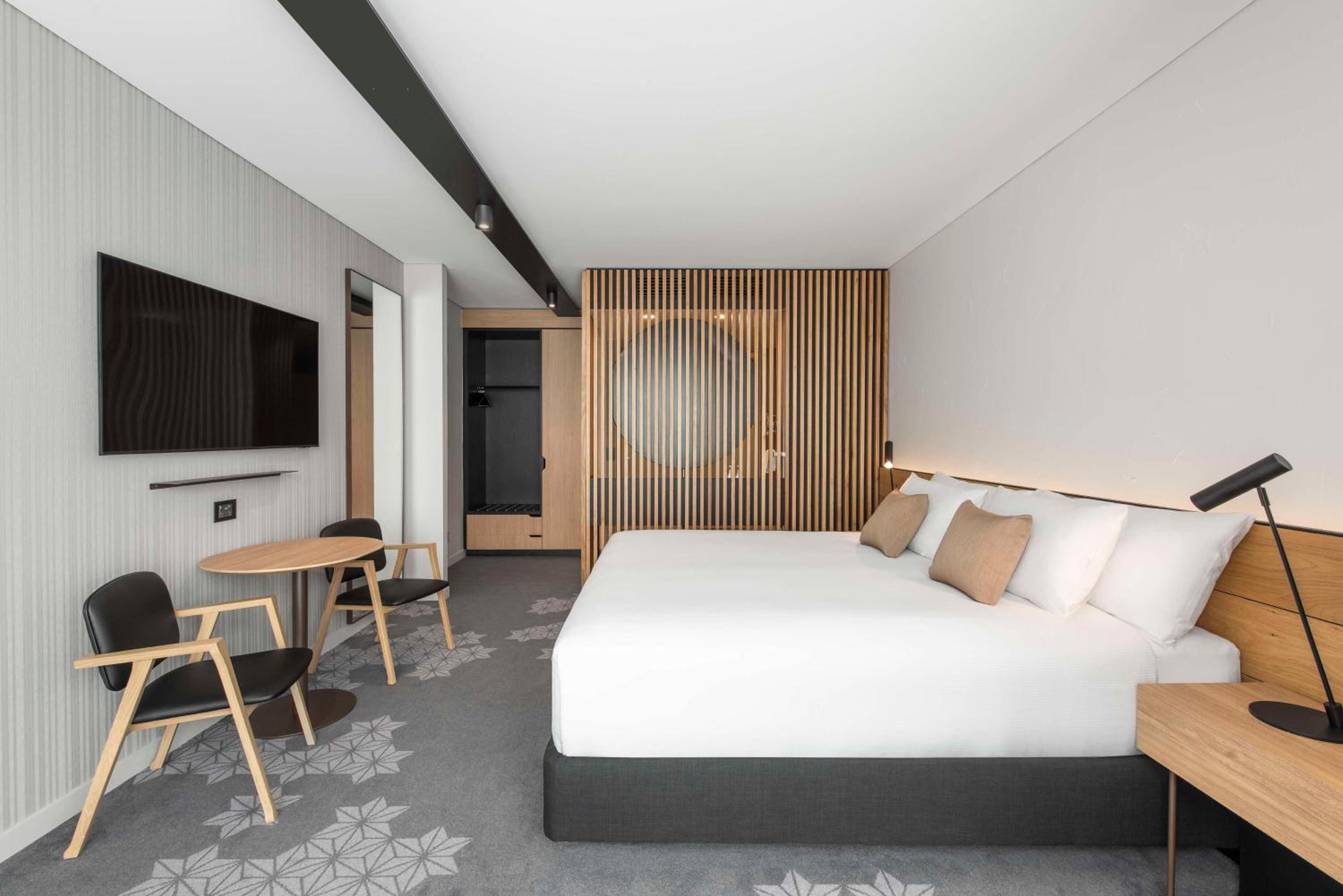 Deluxe Room King - Photo 11