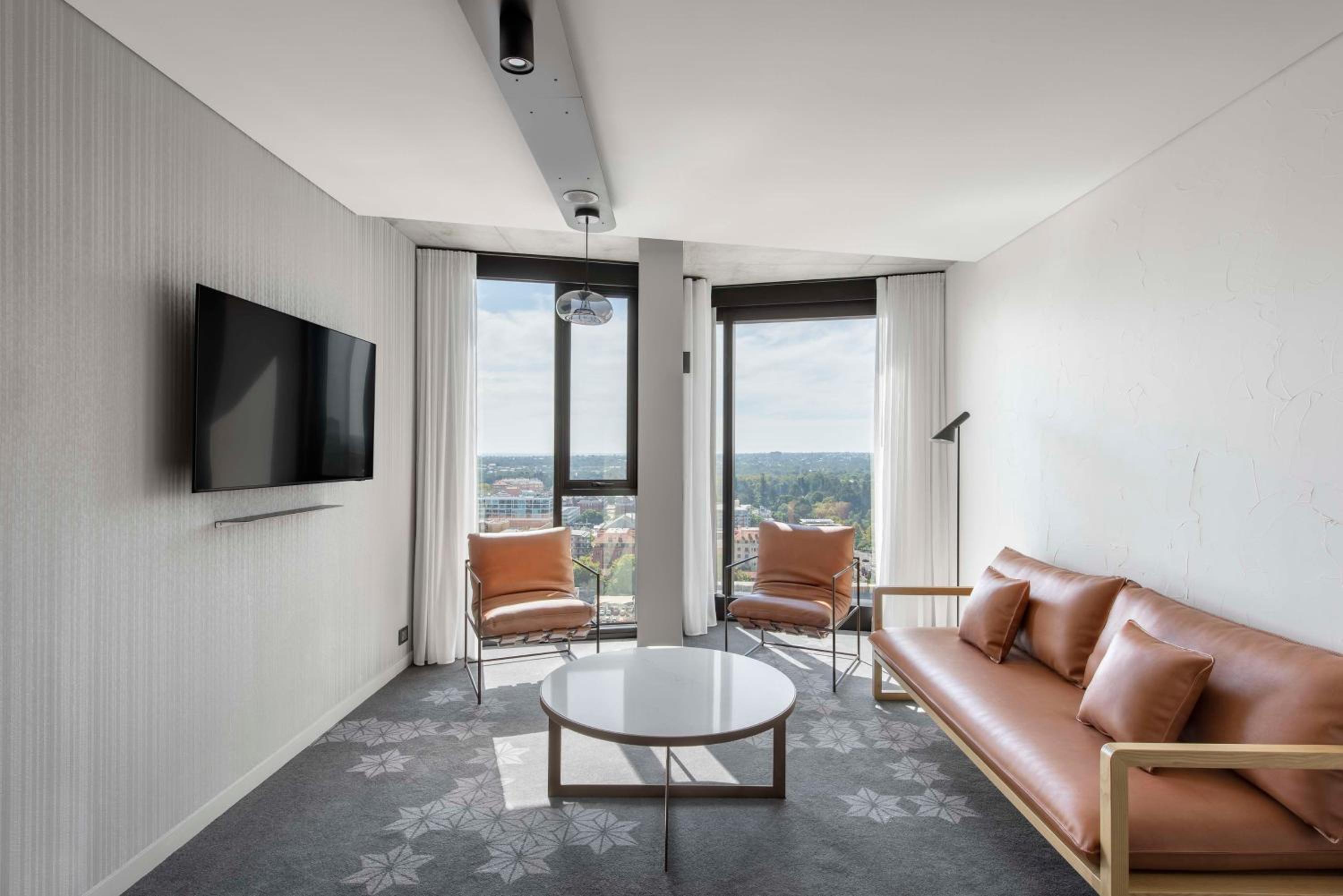 Premier Suite including nightly drink vouchers thumbnail 5