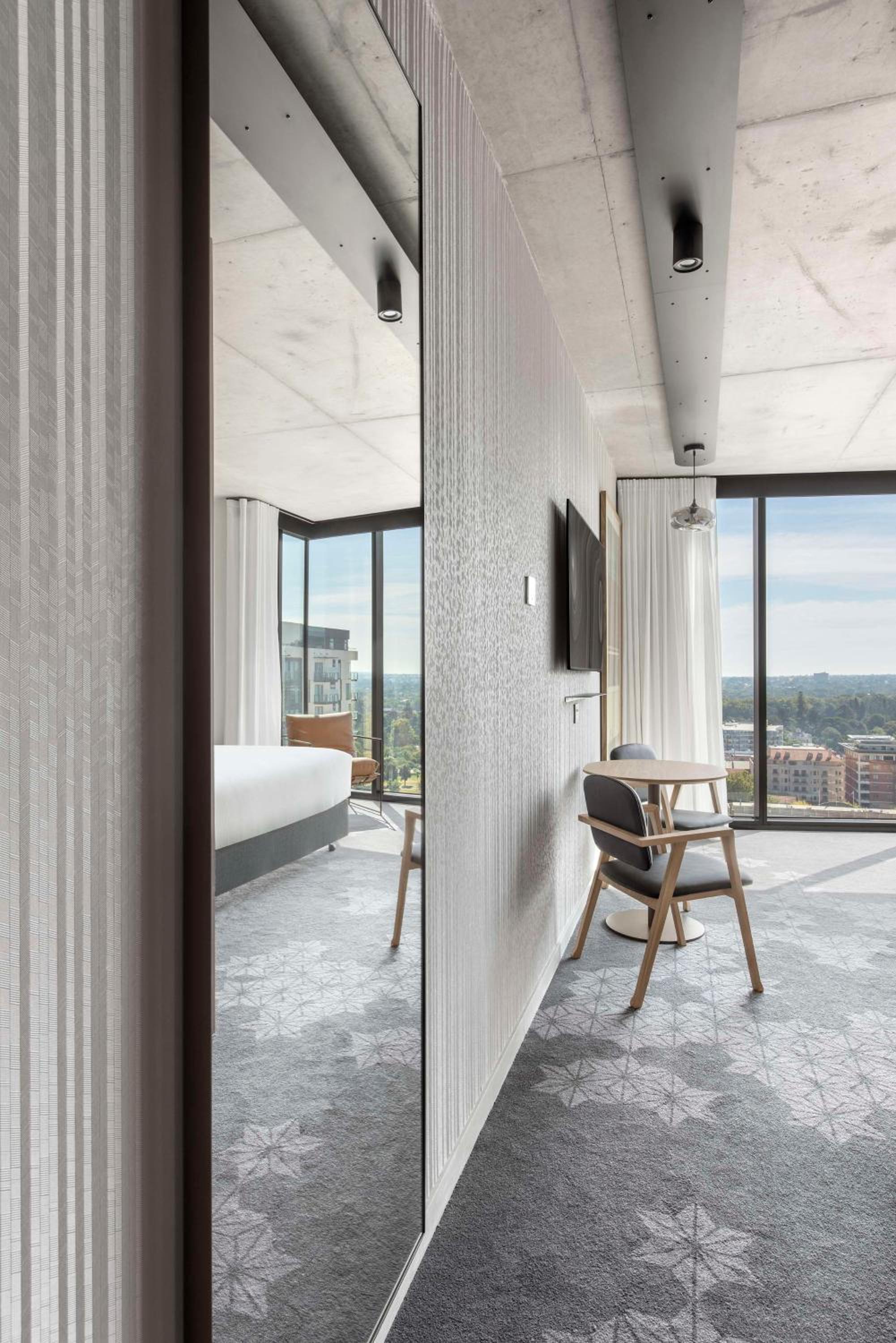 Deluxe Room King - Photo 12