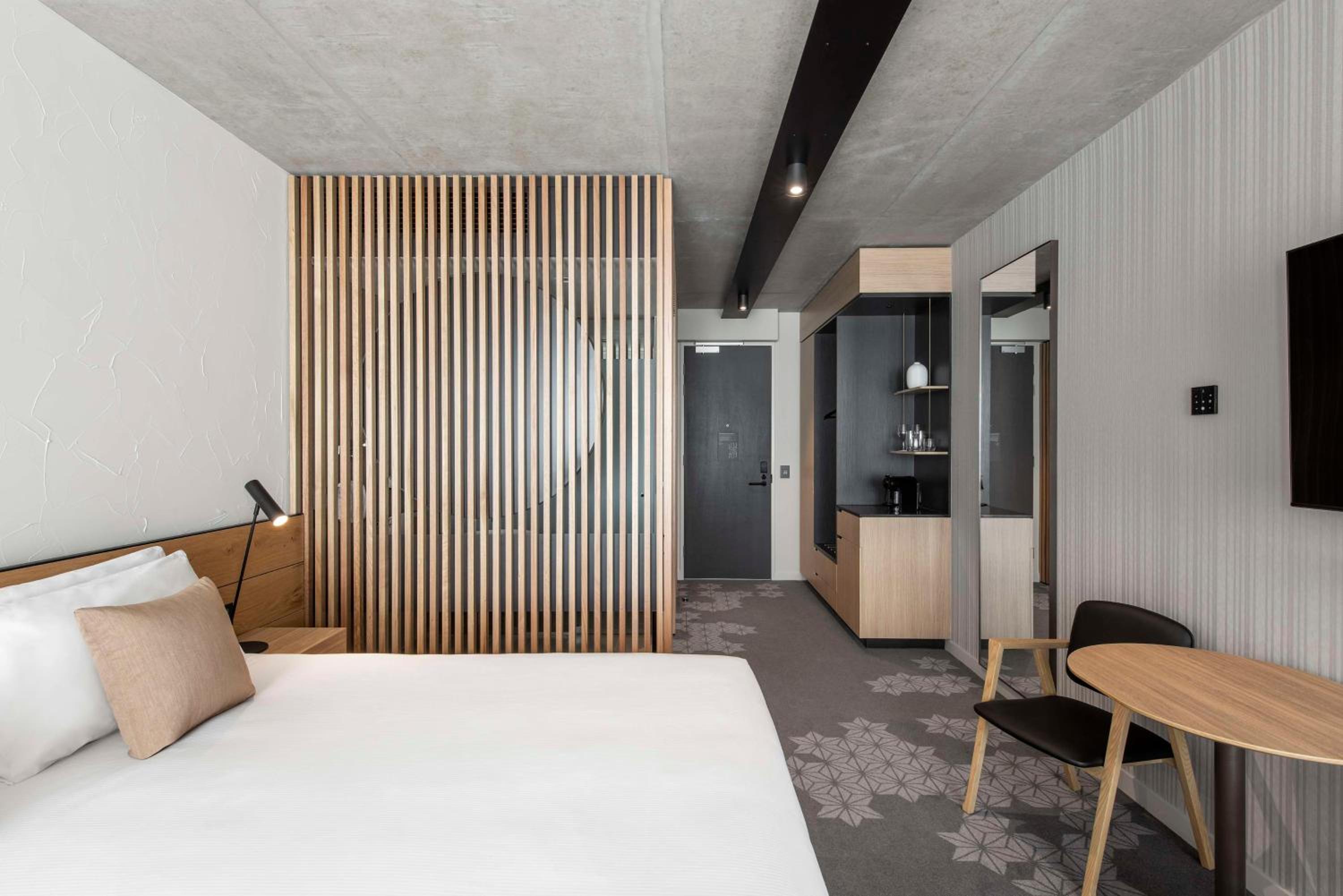Deluxe Room King - Photo 14