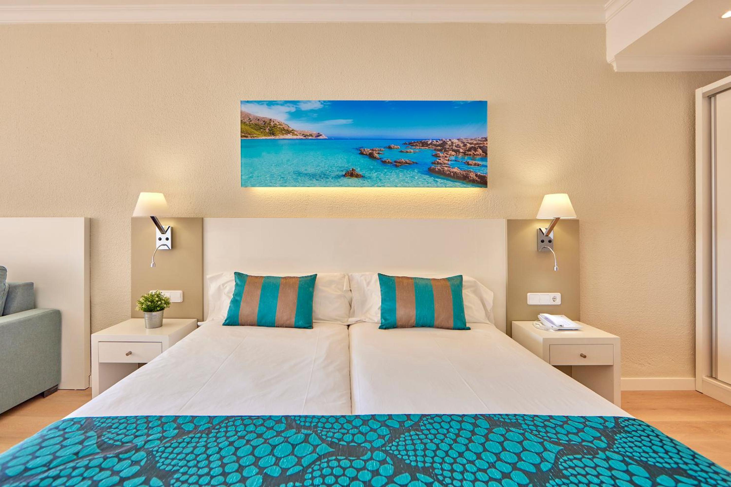 Family Room (2 Adults + 2 Children)