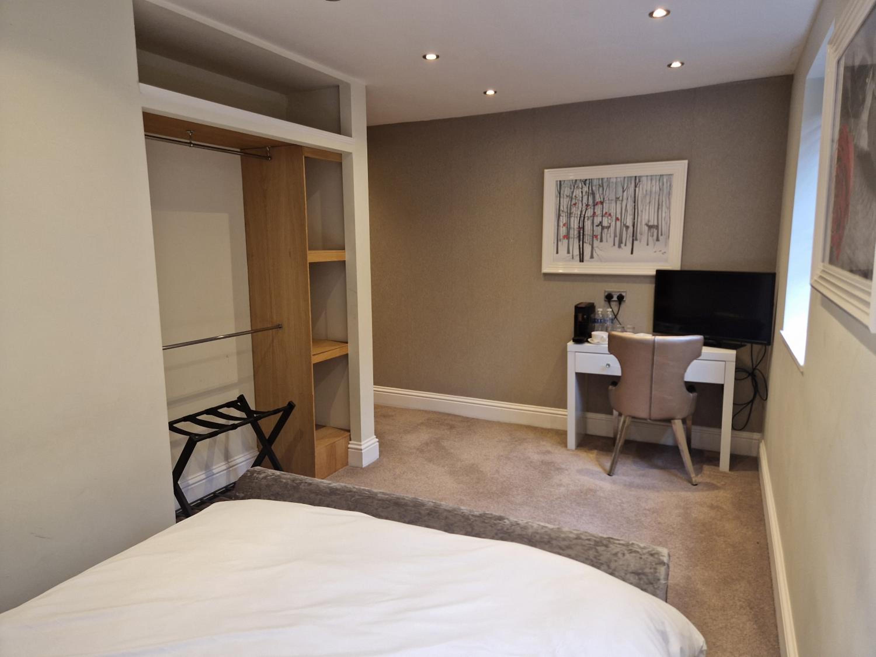 Deluxe King Room - Photo 2