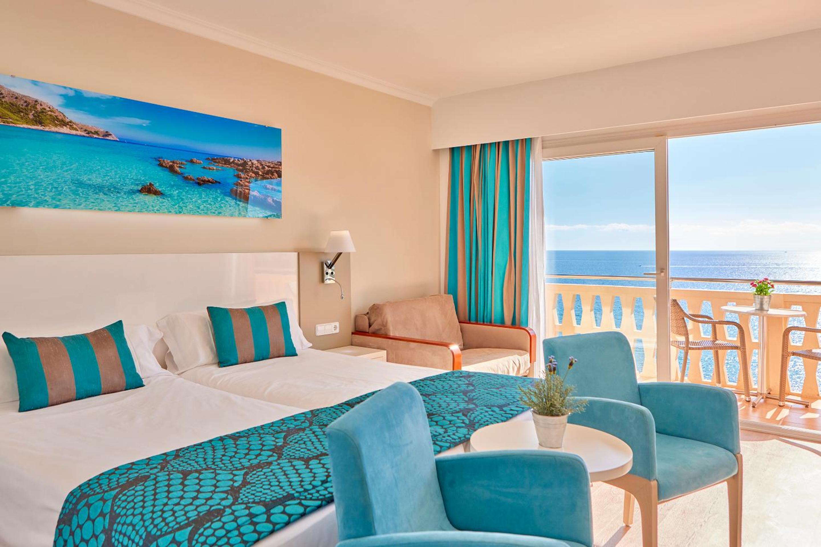 Superior Twin Room with Sea View (2 Adults + 1 Child)