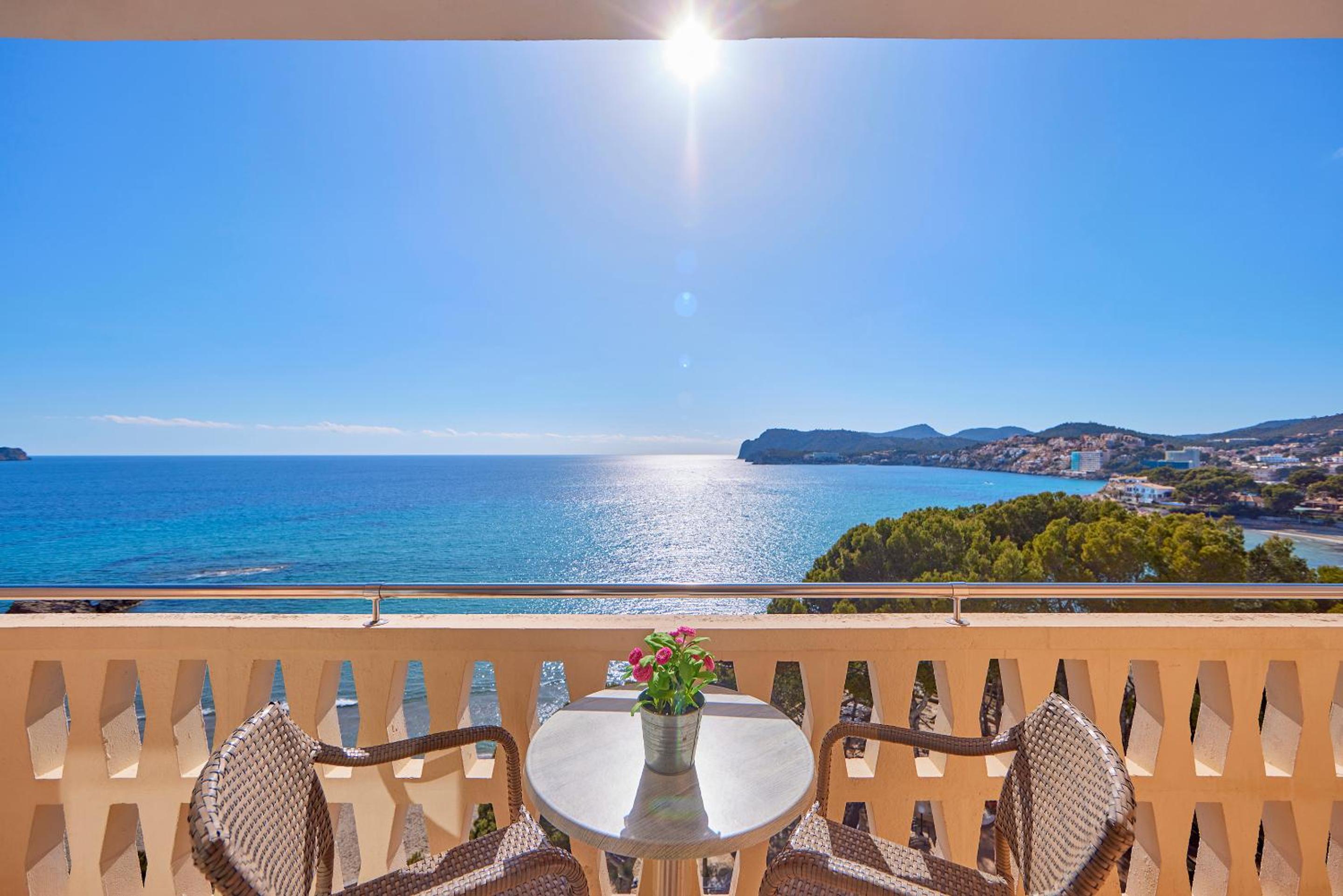 Superior Twin Room with Sea View (2 Adults + 1 Child)