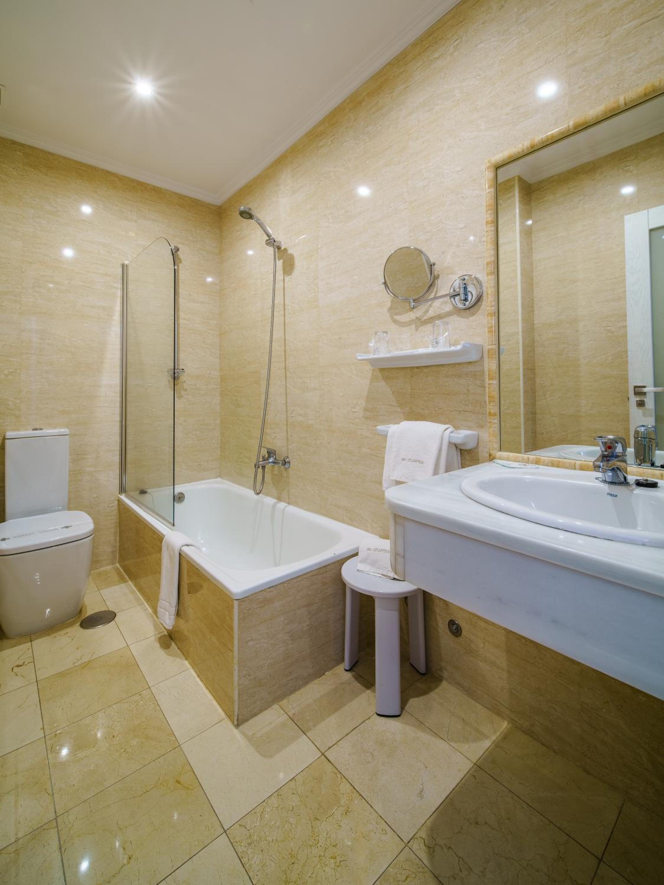 Habitación Doble o con Dos Camas con Cama Adicional