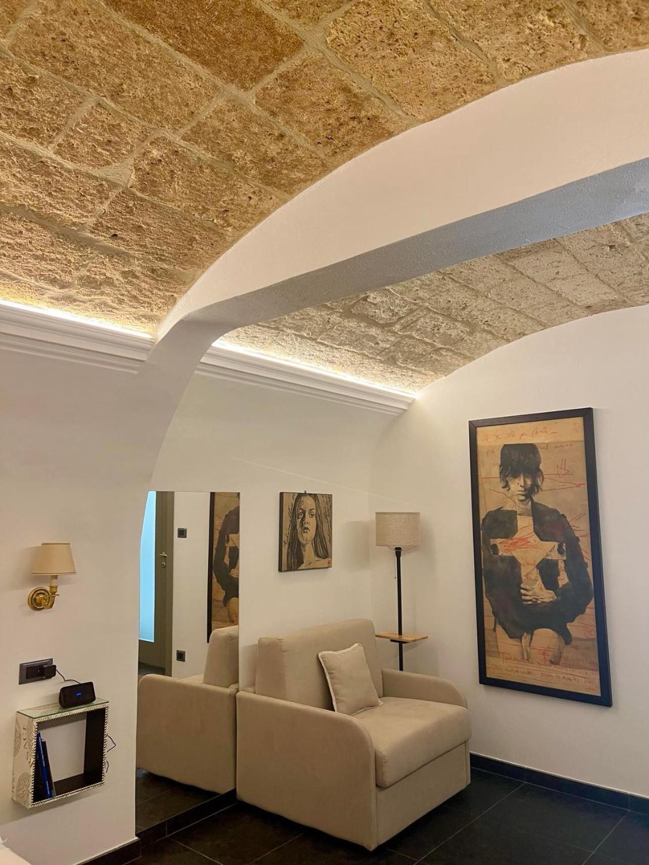 Deluxe Family Suite - Photo 21