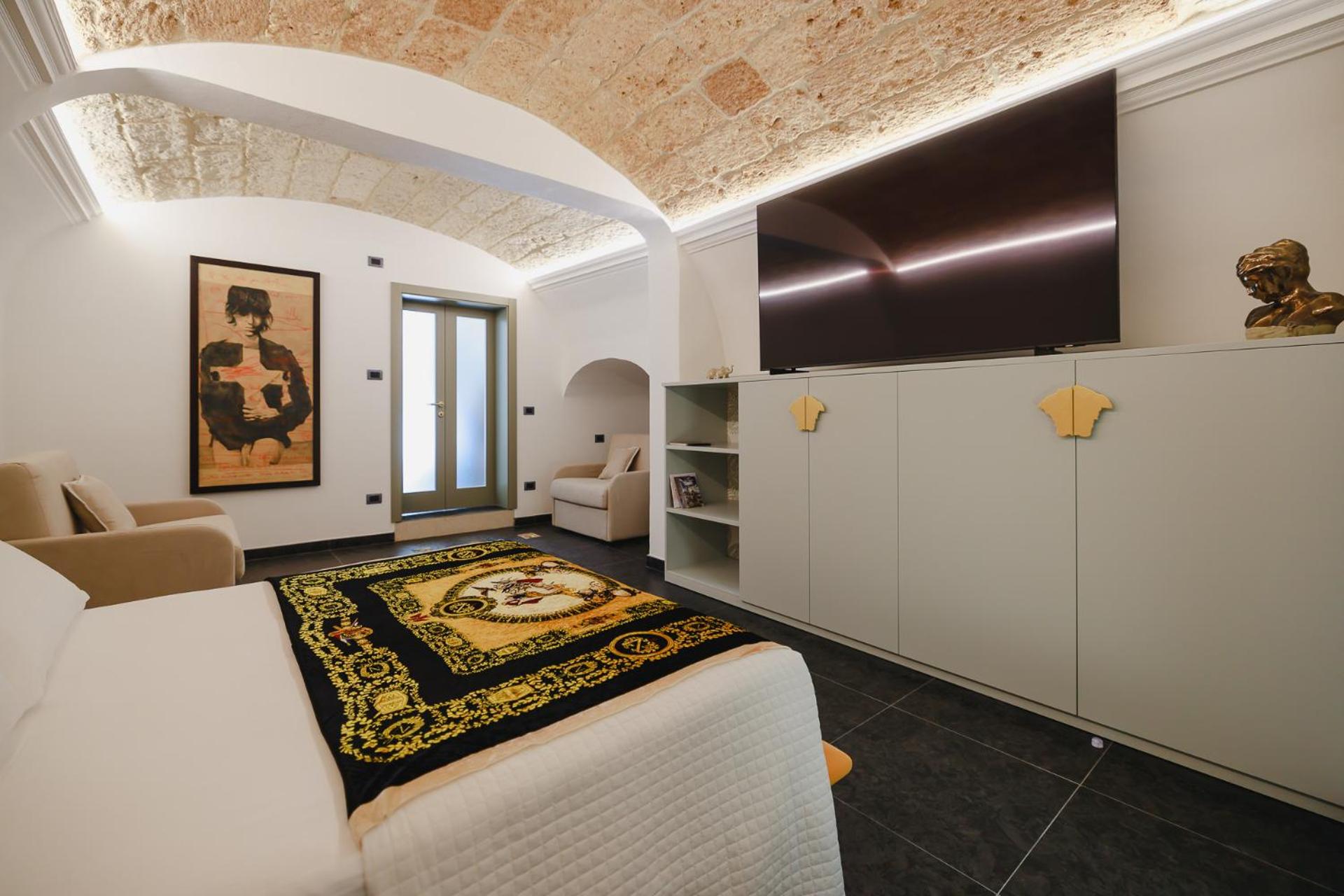 Deluxe Family Suite - Photo 1