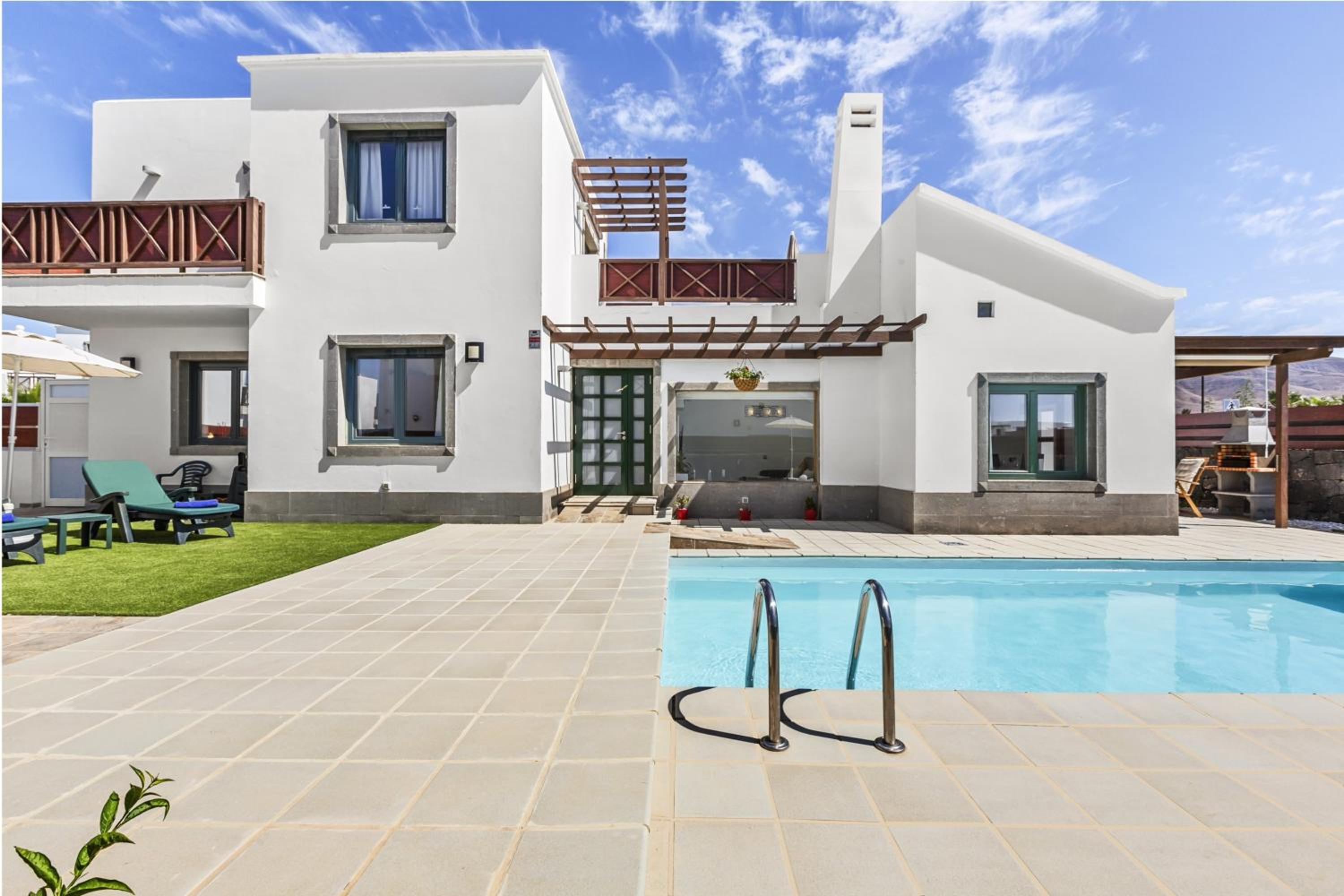 Three-Bedroom Villa photo 3