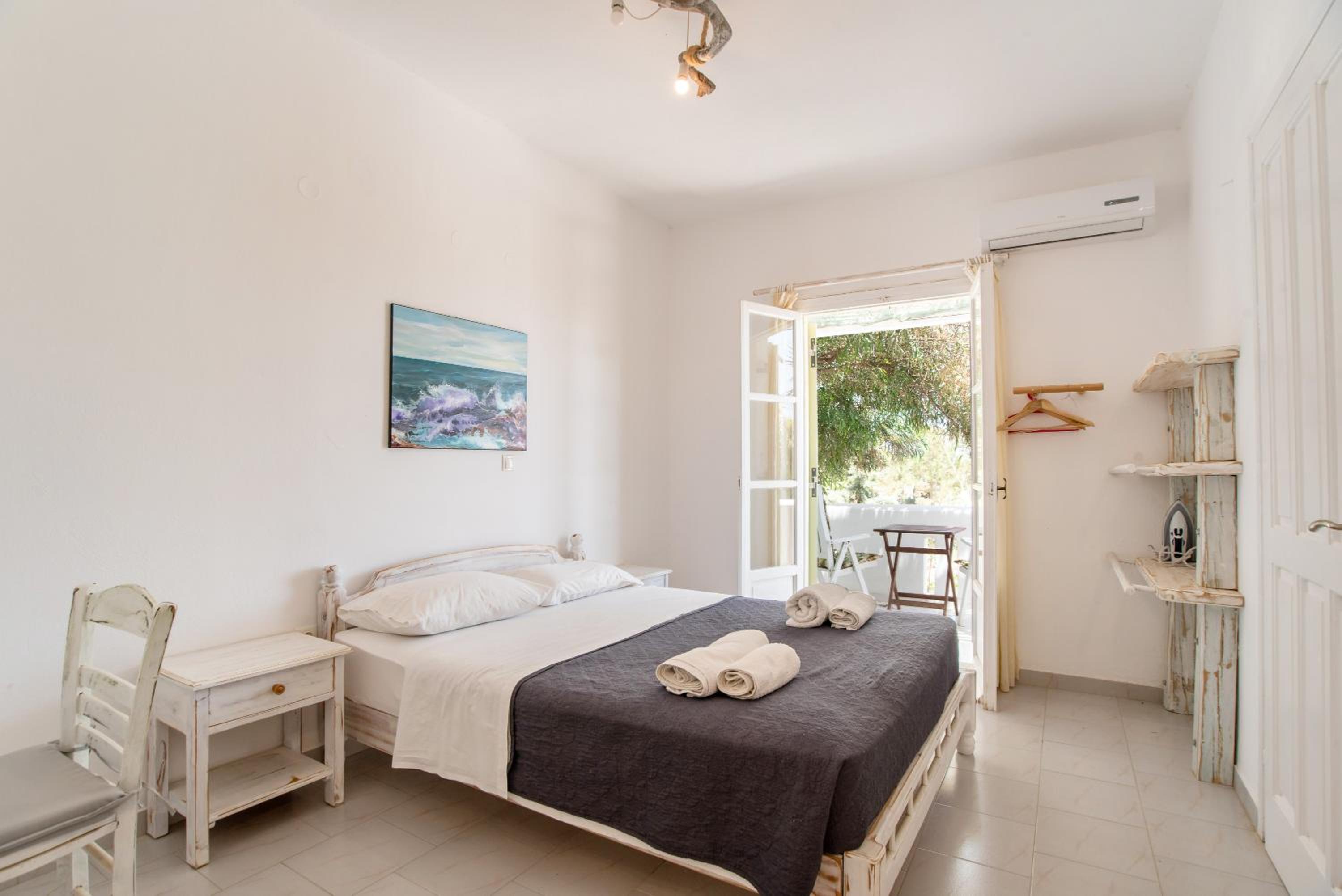 One-Bedroom House photo 1