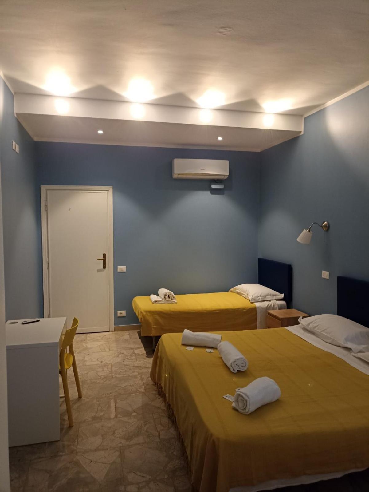 Double Room With Private External Bathroom photo 3
