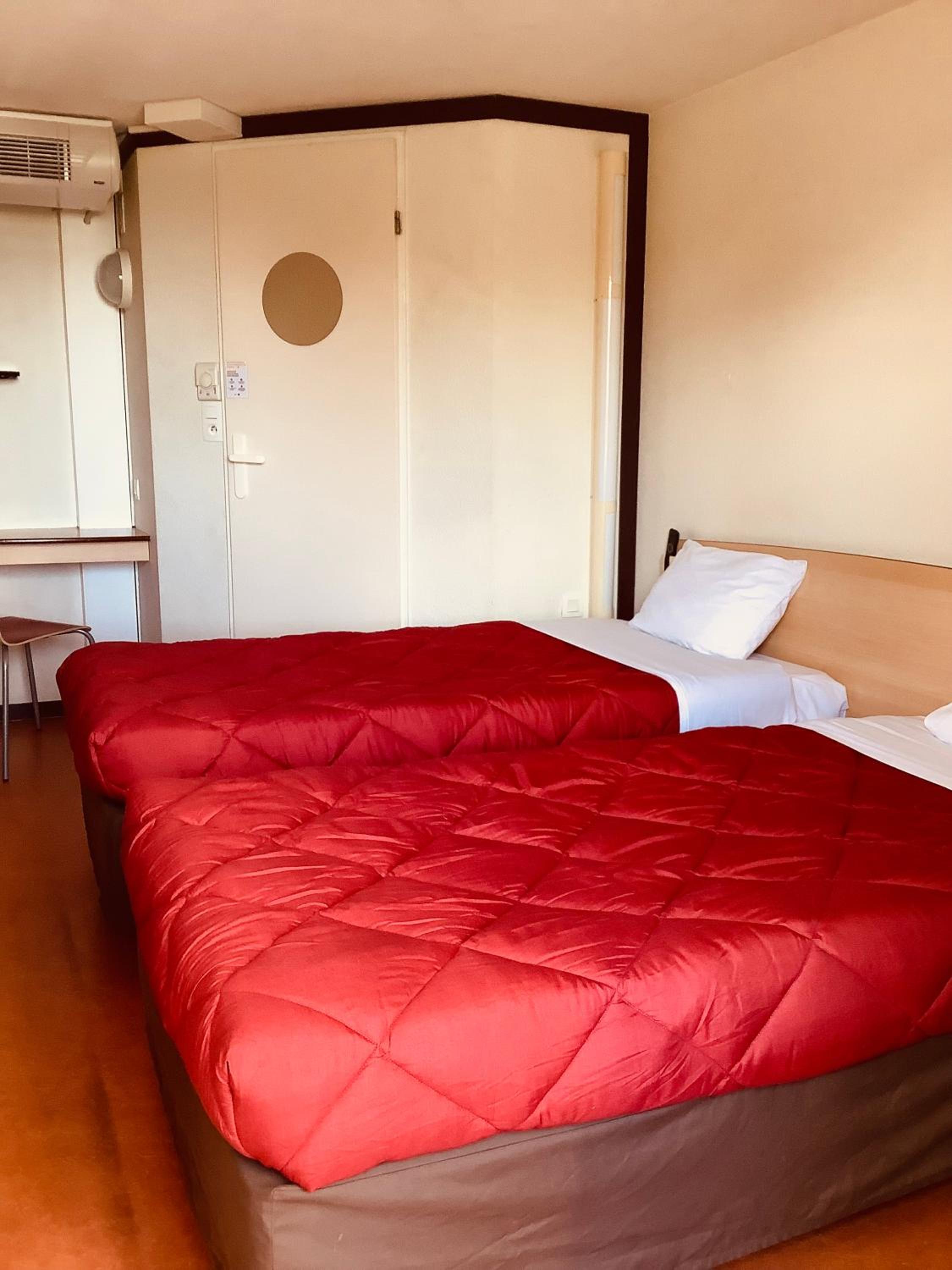 Twin Room - Photo 4