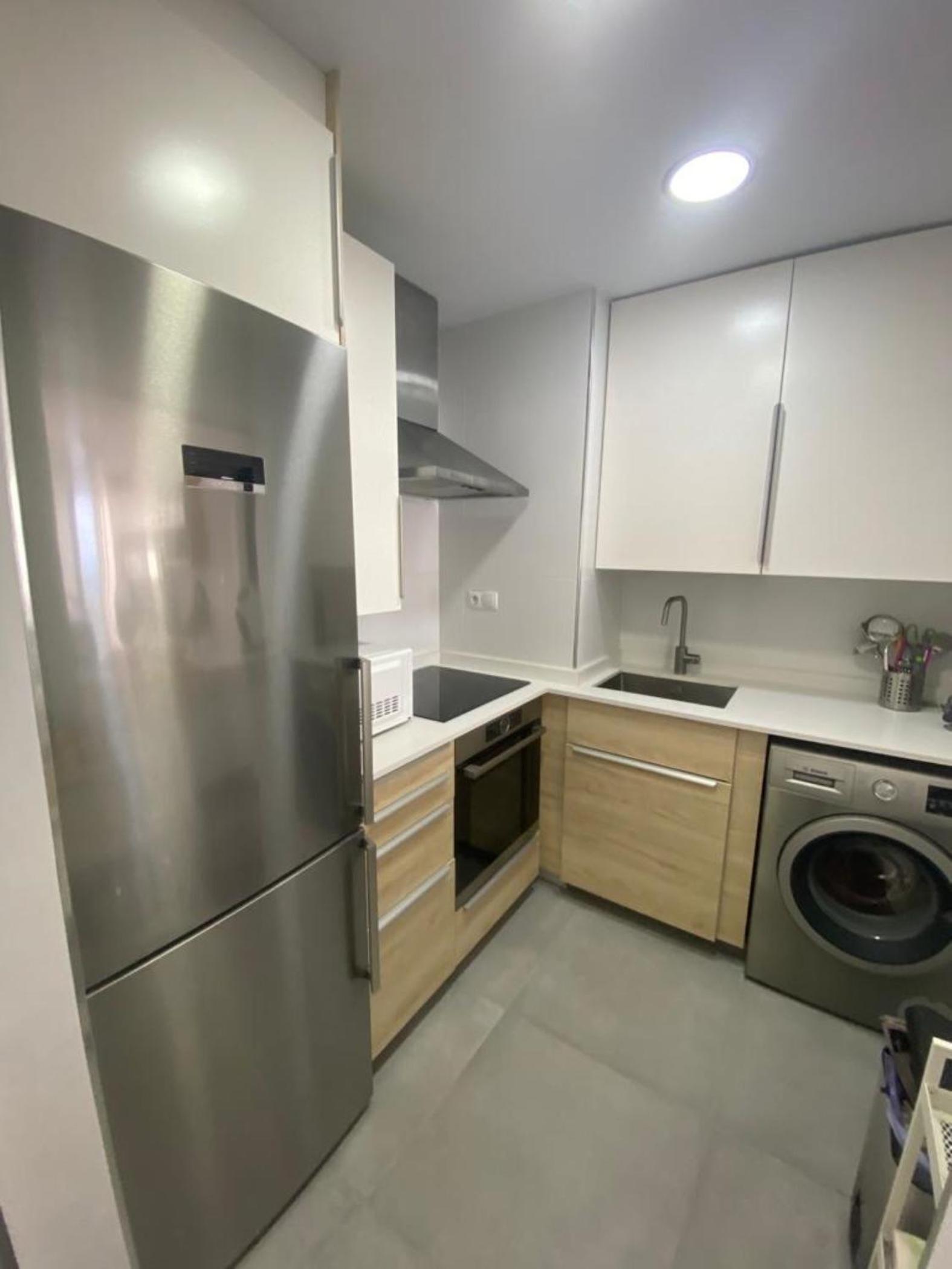 Apartment with Shower thumbnail 5