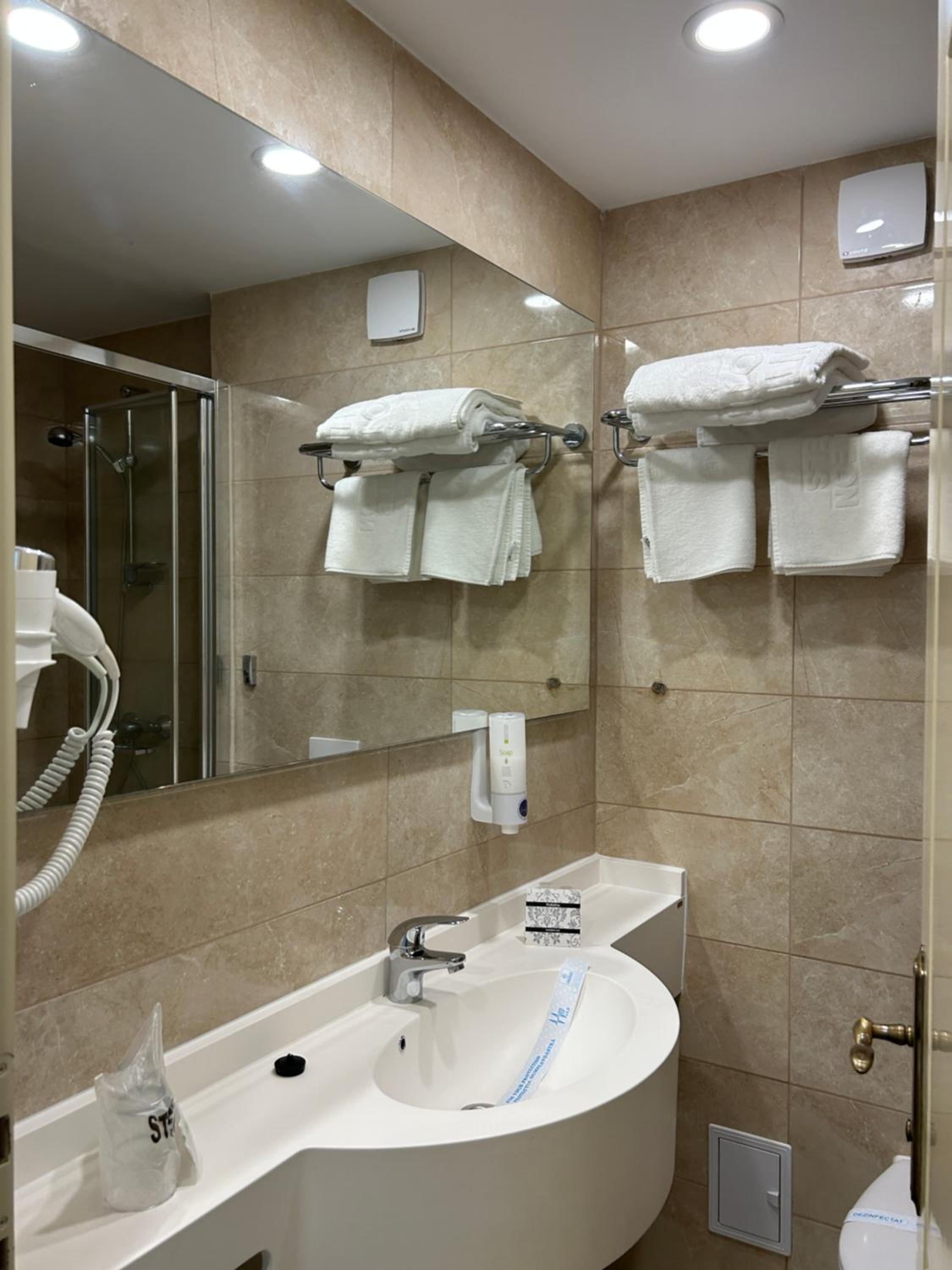 Double Room - Photo 2
