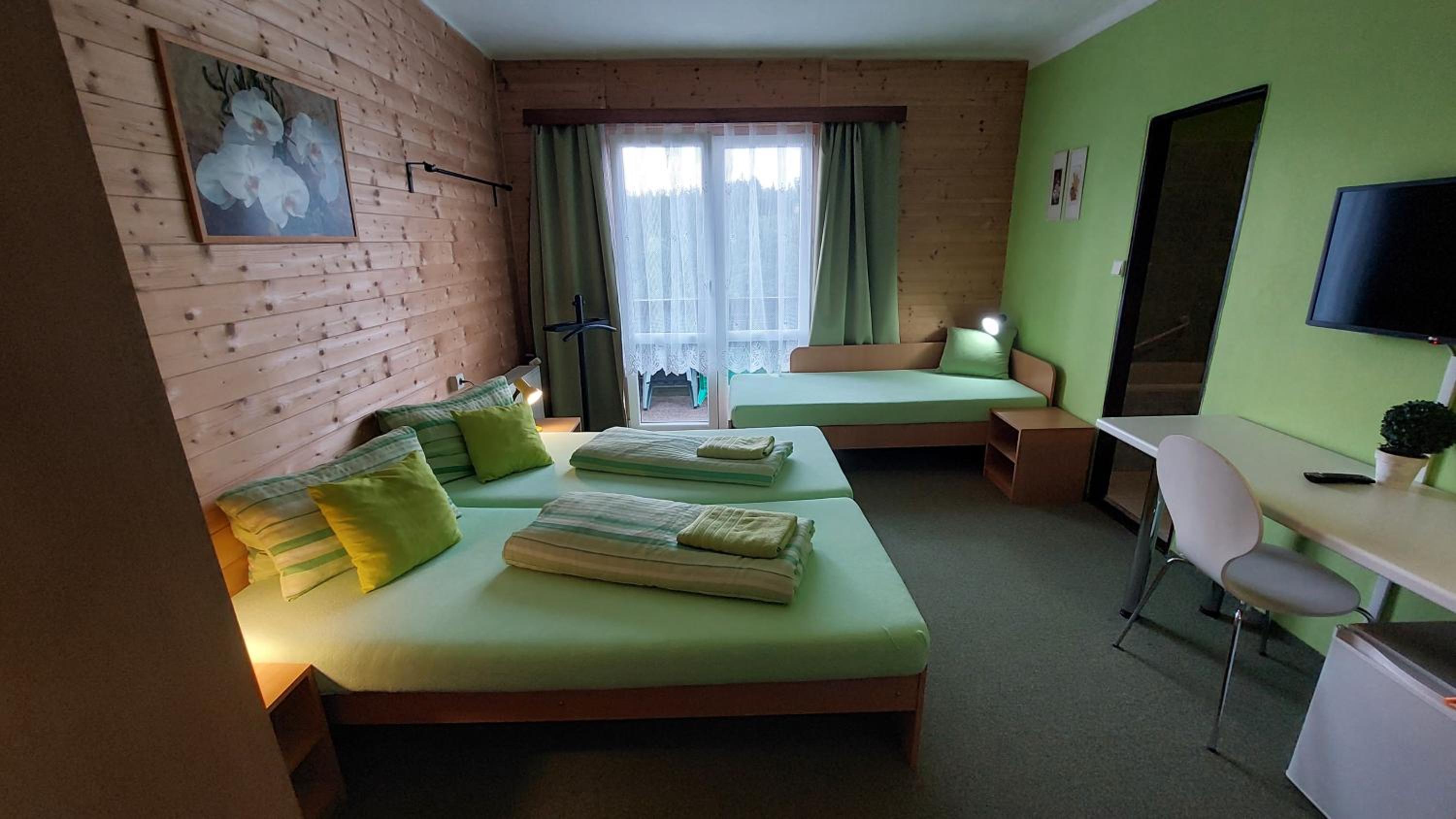 Twin Room with Extra Bed photo 1