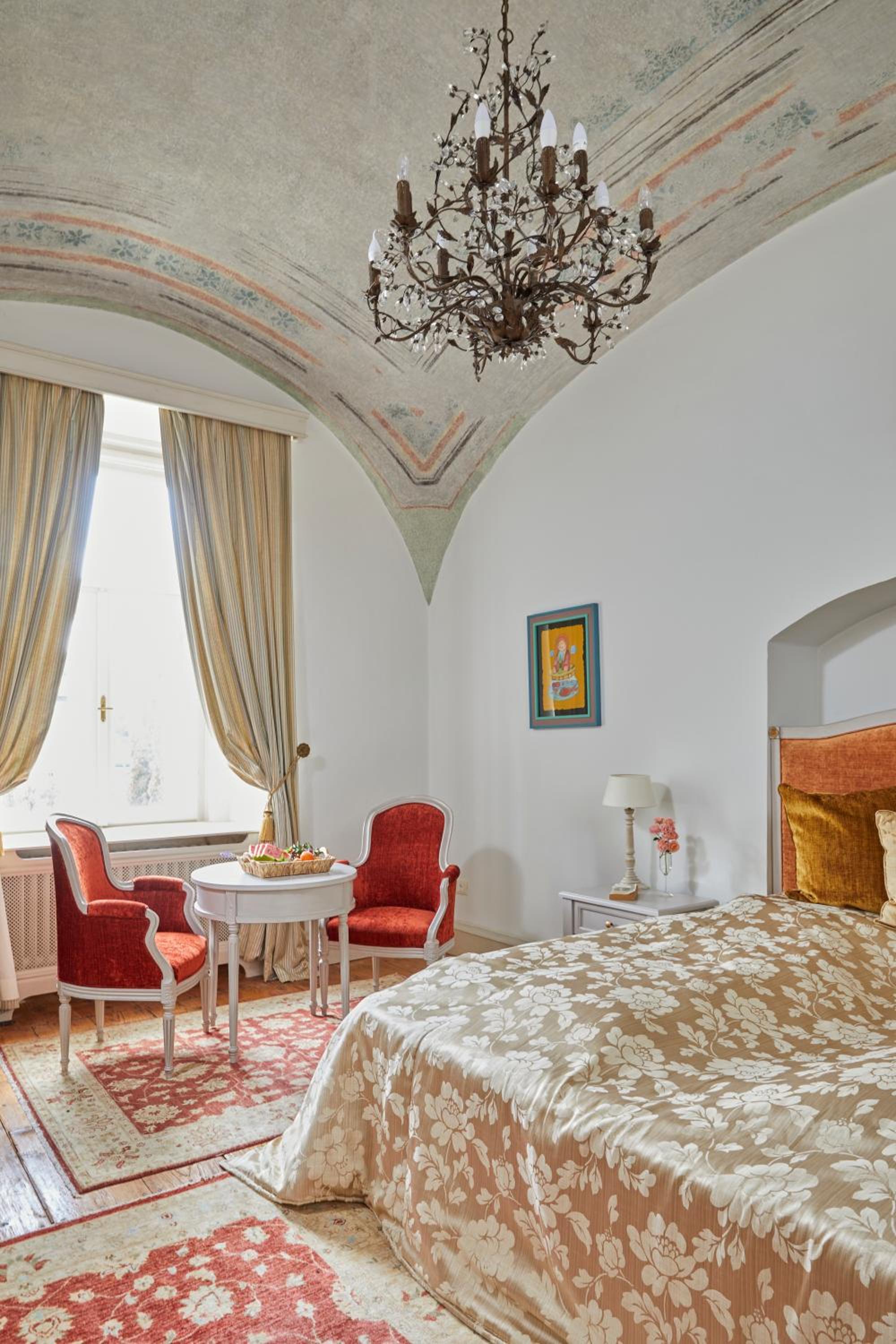 Deluxe King Suite photo 1