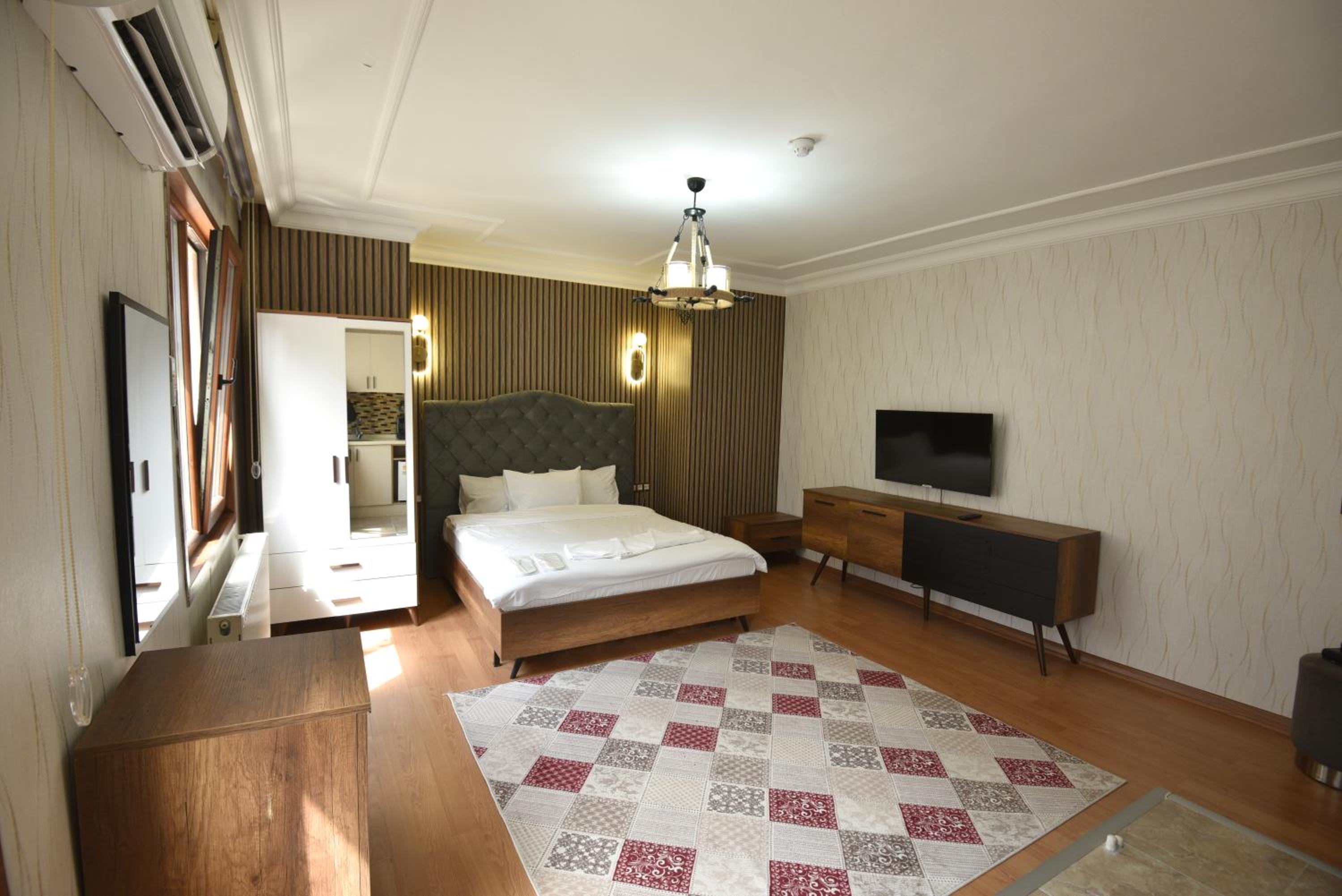 Deluxe Double Room (2 Adults + 1 Child) photo 1