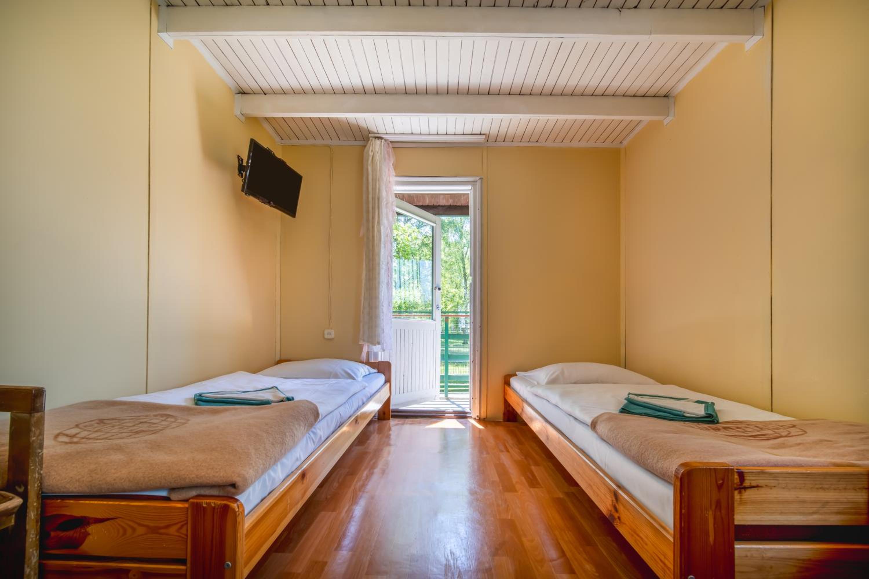 Economy Twin Room with Shared Bathroom photo 1