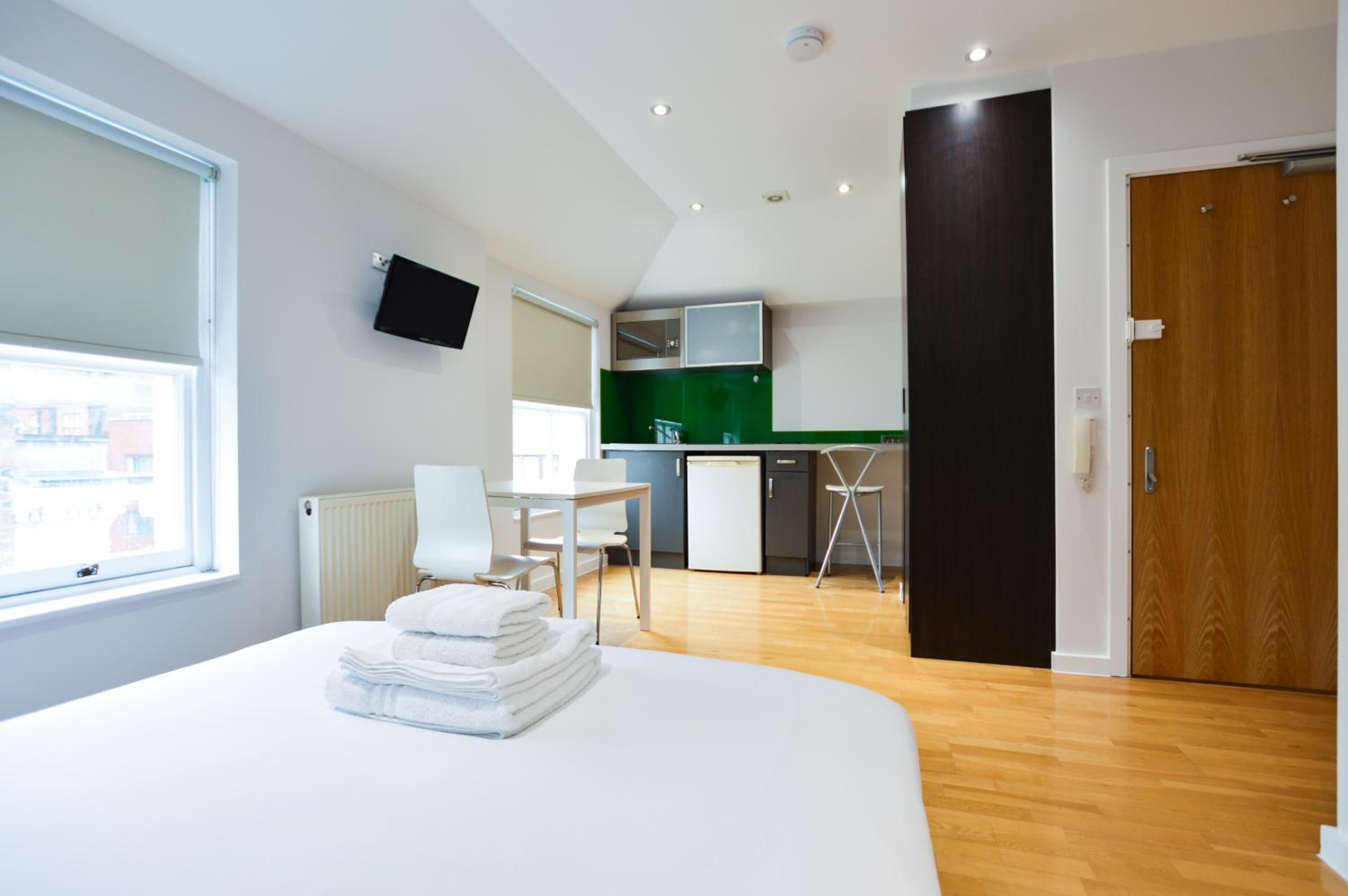 Top Floor Studio Apartment photo 2