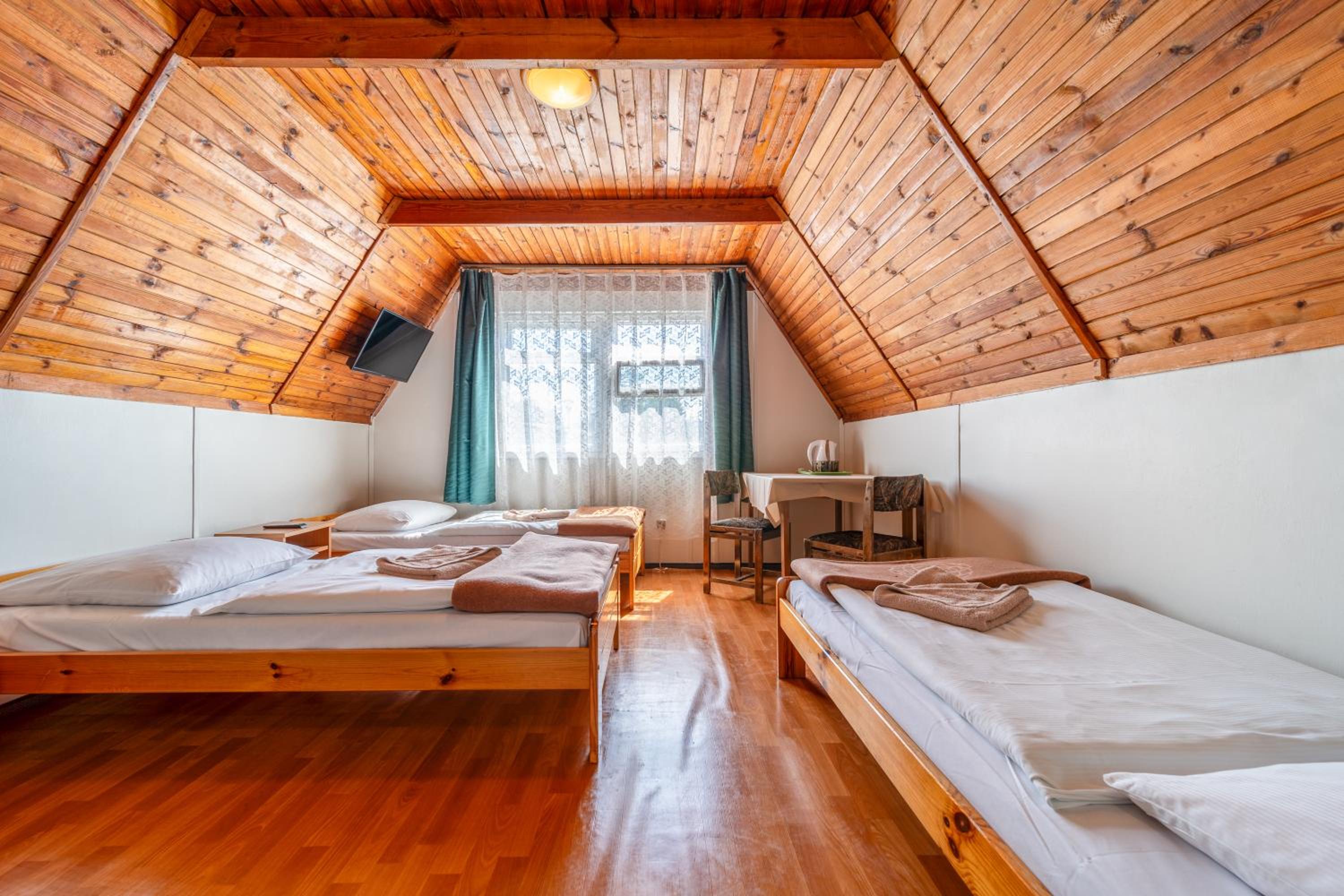 Economy Triple Room with Shared Bathroom photo 1