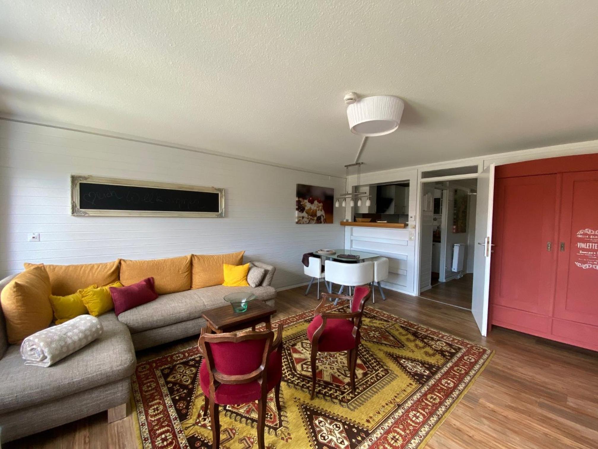One-Bedroom Apartment photo 1