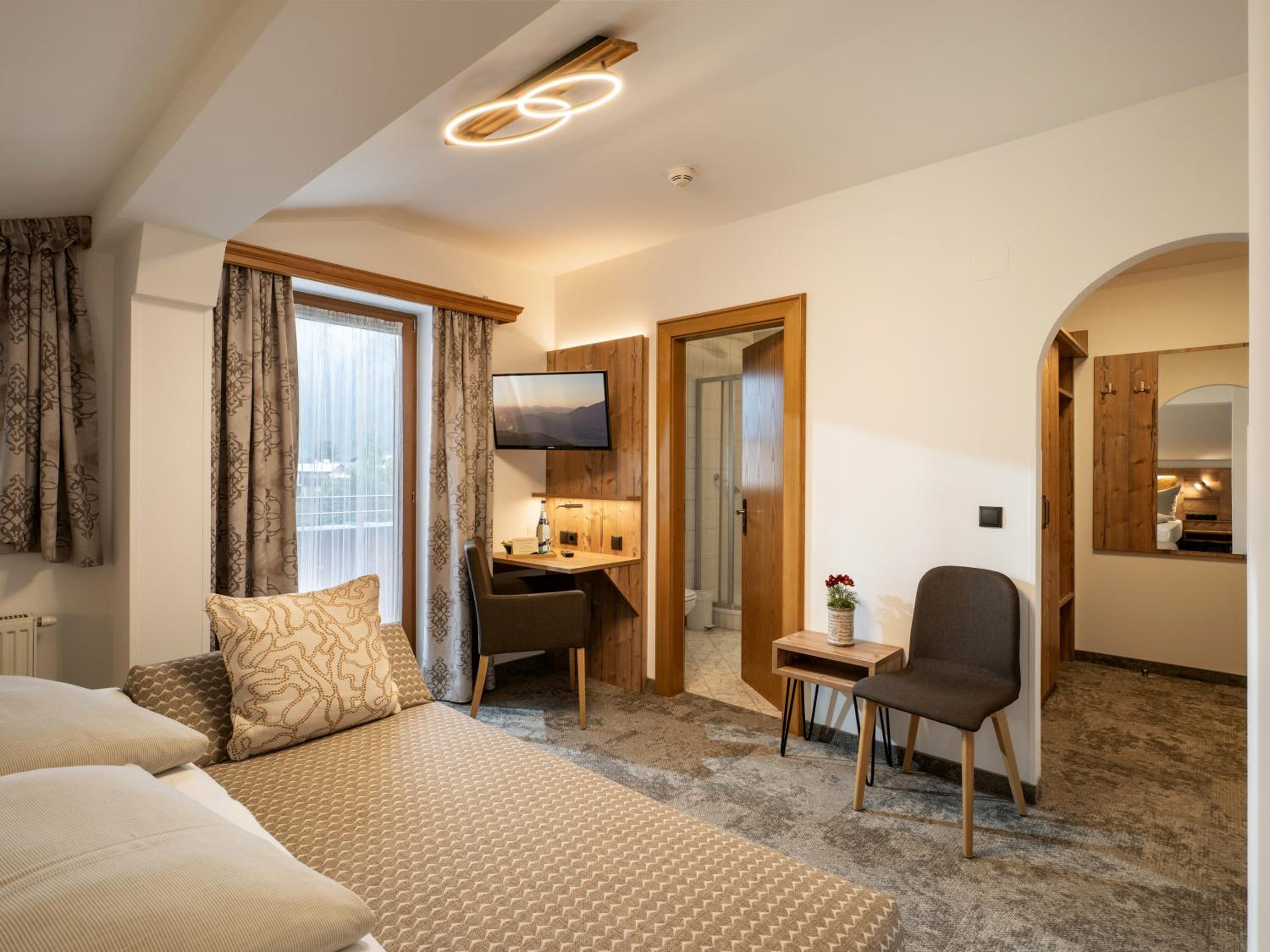 Delaxe Room with Sofa Bed photo 3