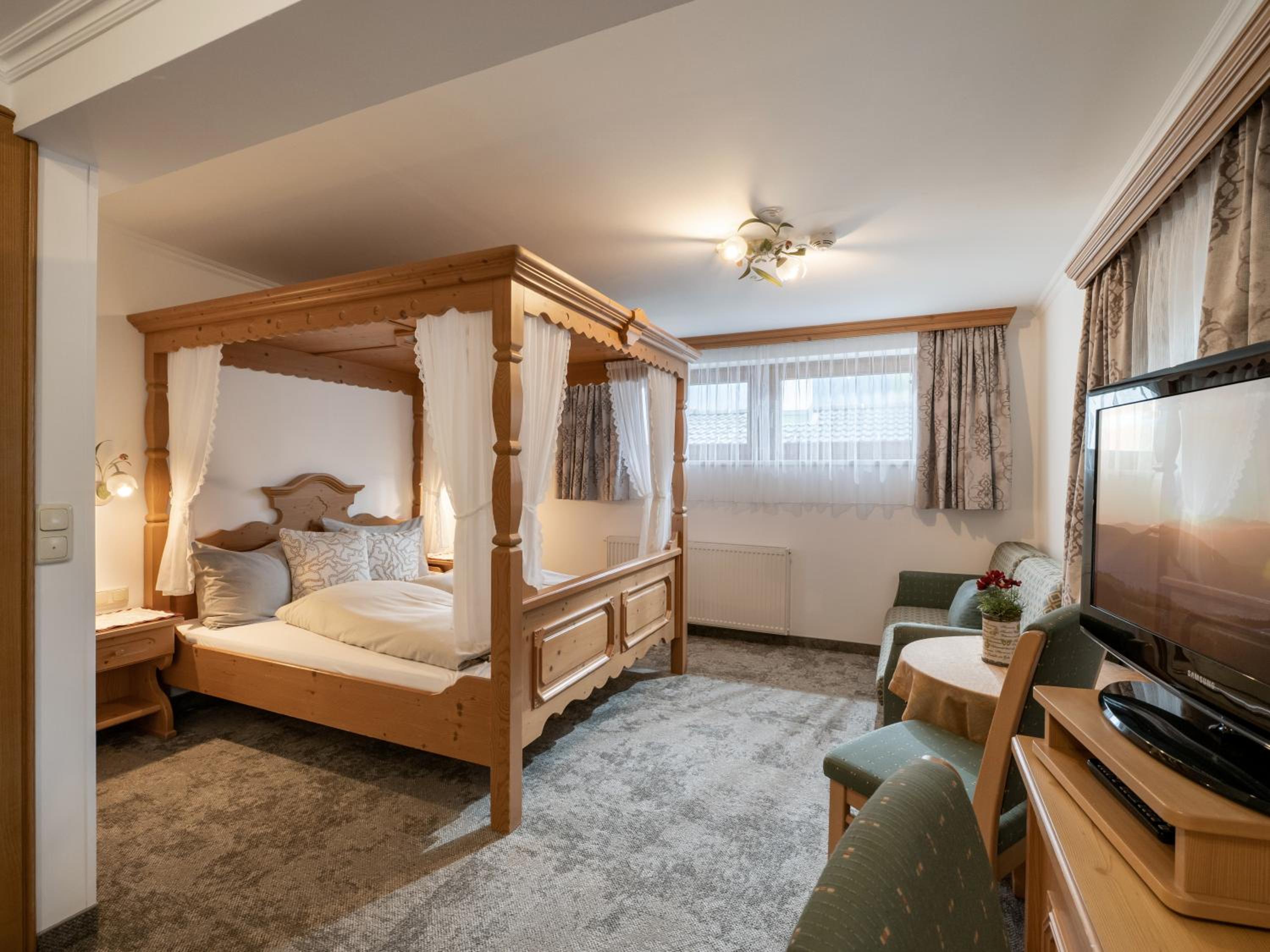 Junior Suite with Balcony photo 1