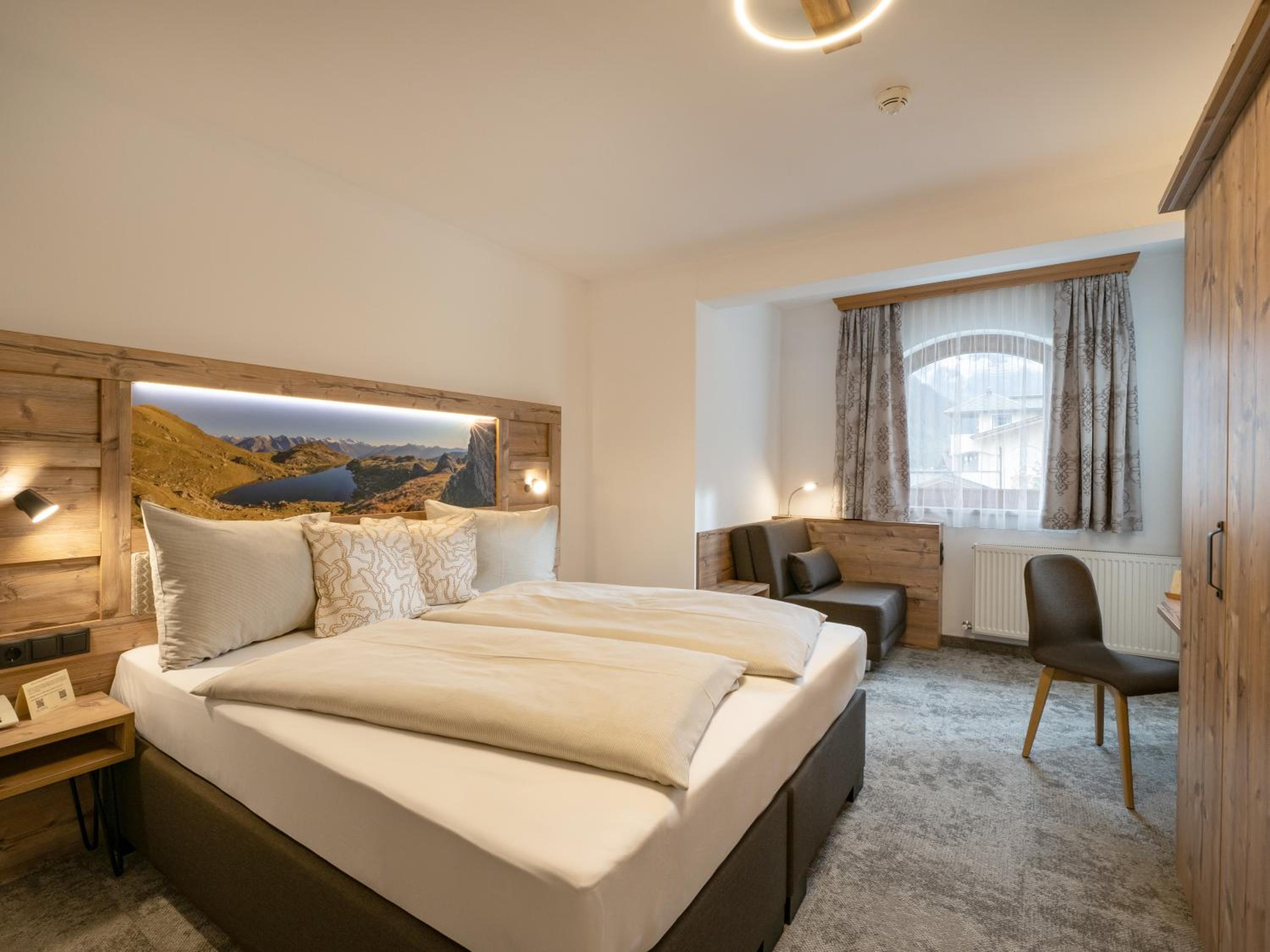 Delaxe Room with Sofa Bed photo 1