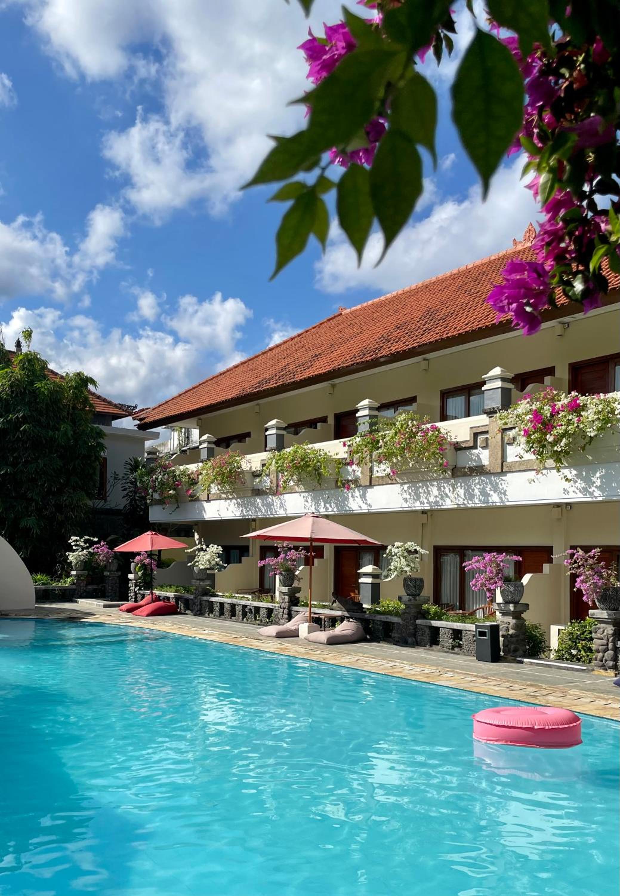 Deluxe King Room - Pool View - Photo 2