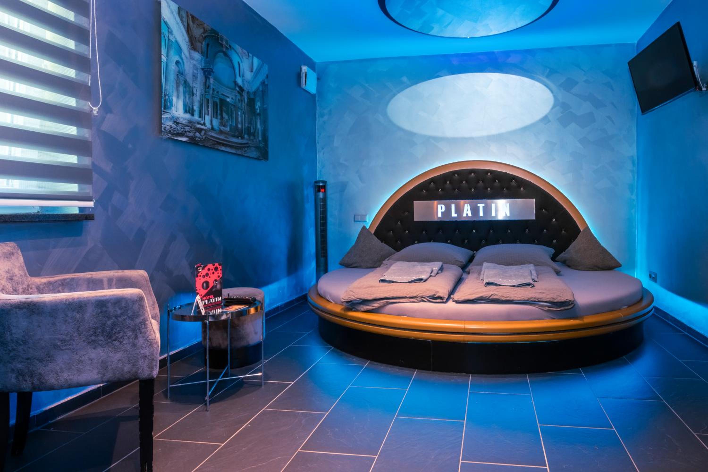 Suite with Hot Tub
