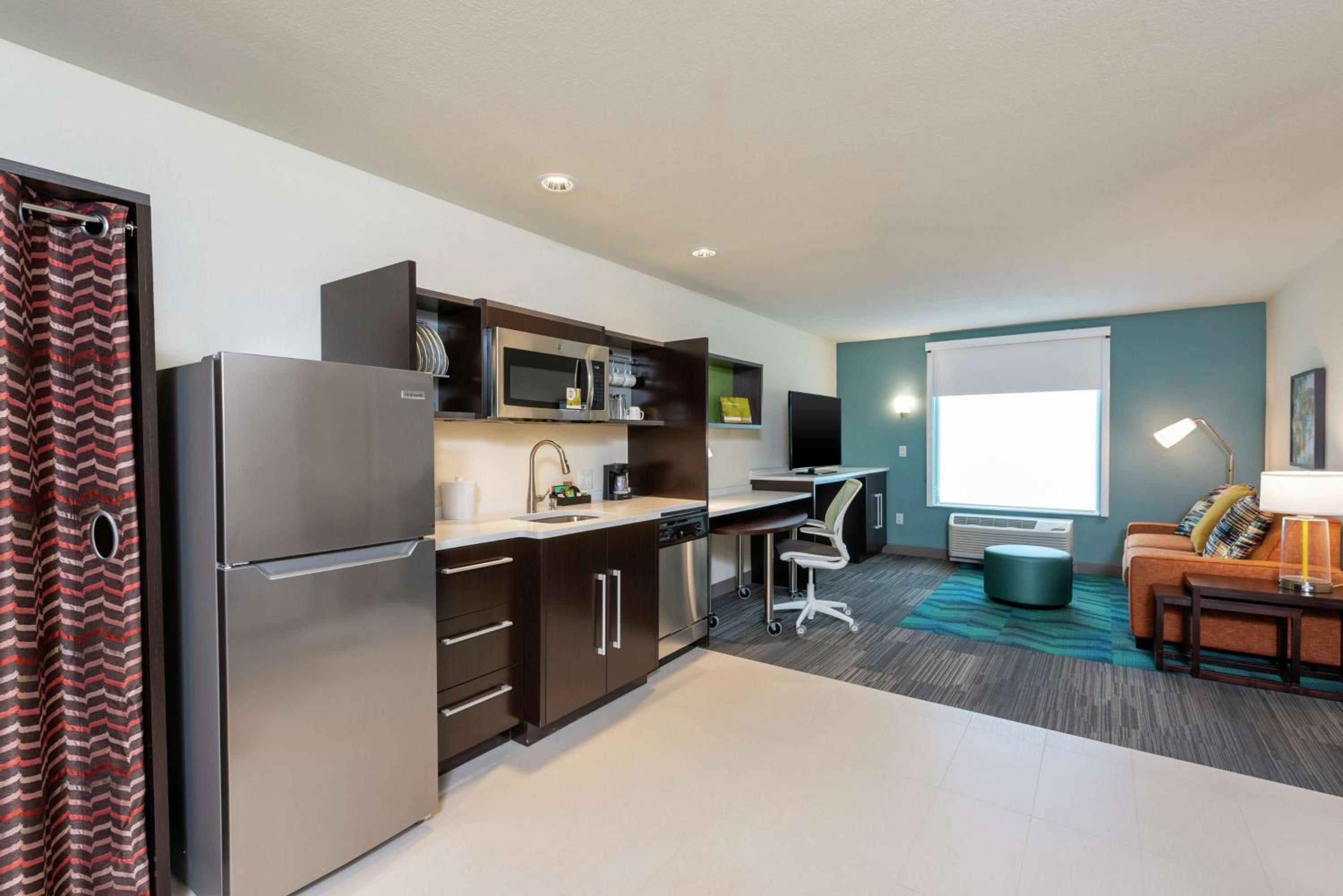King Suite - Hearing Access/Non-Smoking - Photo 2