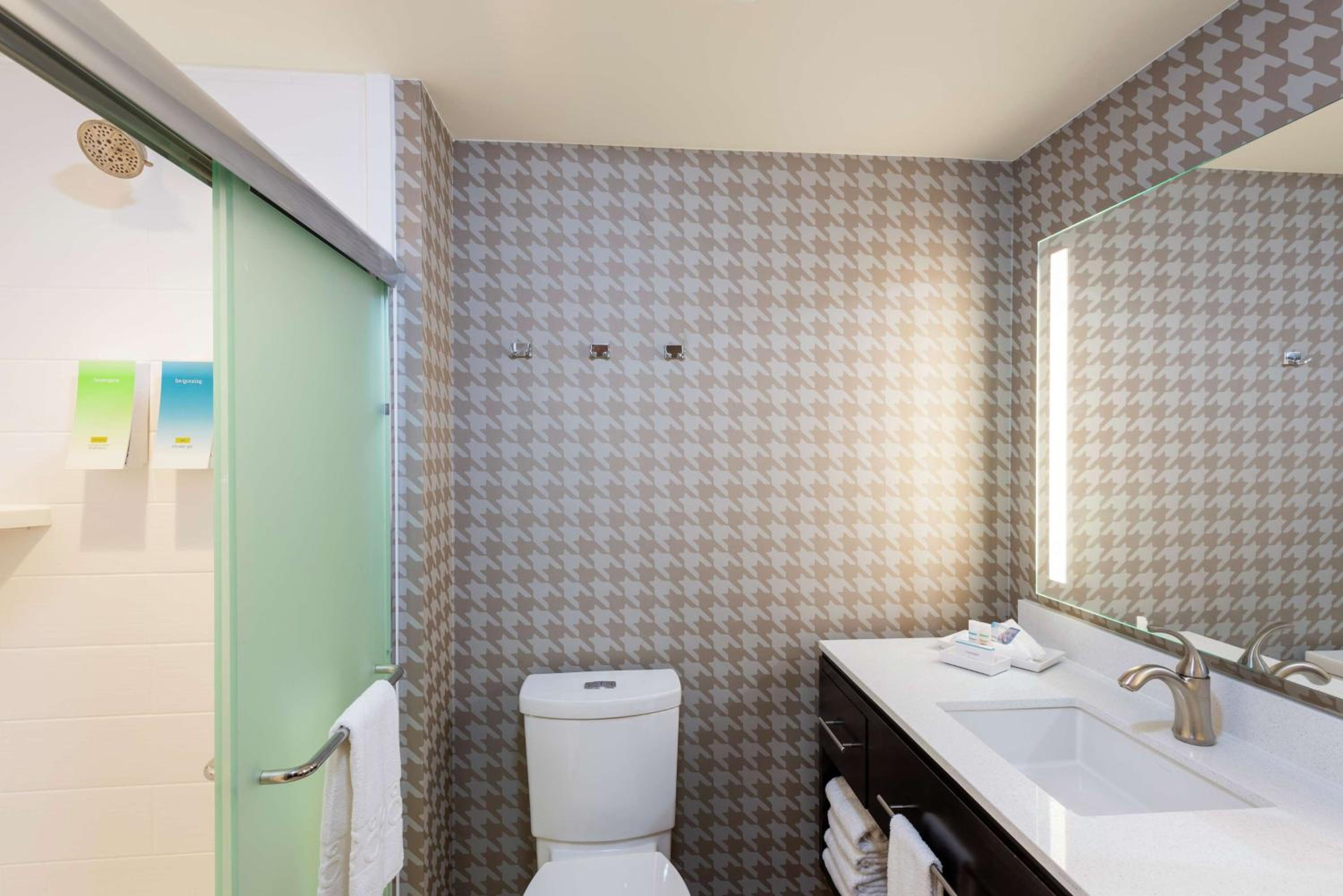 King Studio Suite - Non-Smoking - Photo 3
